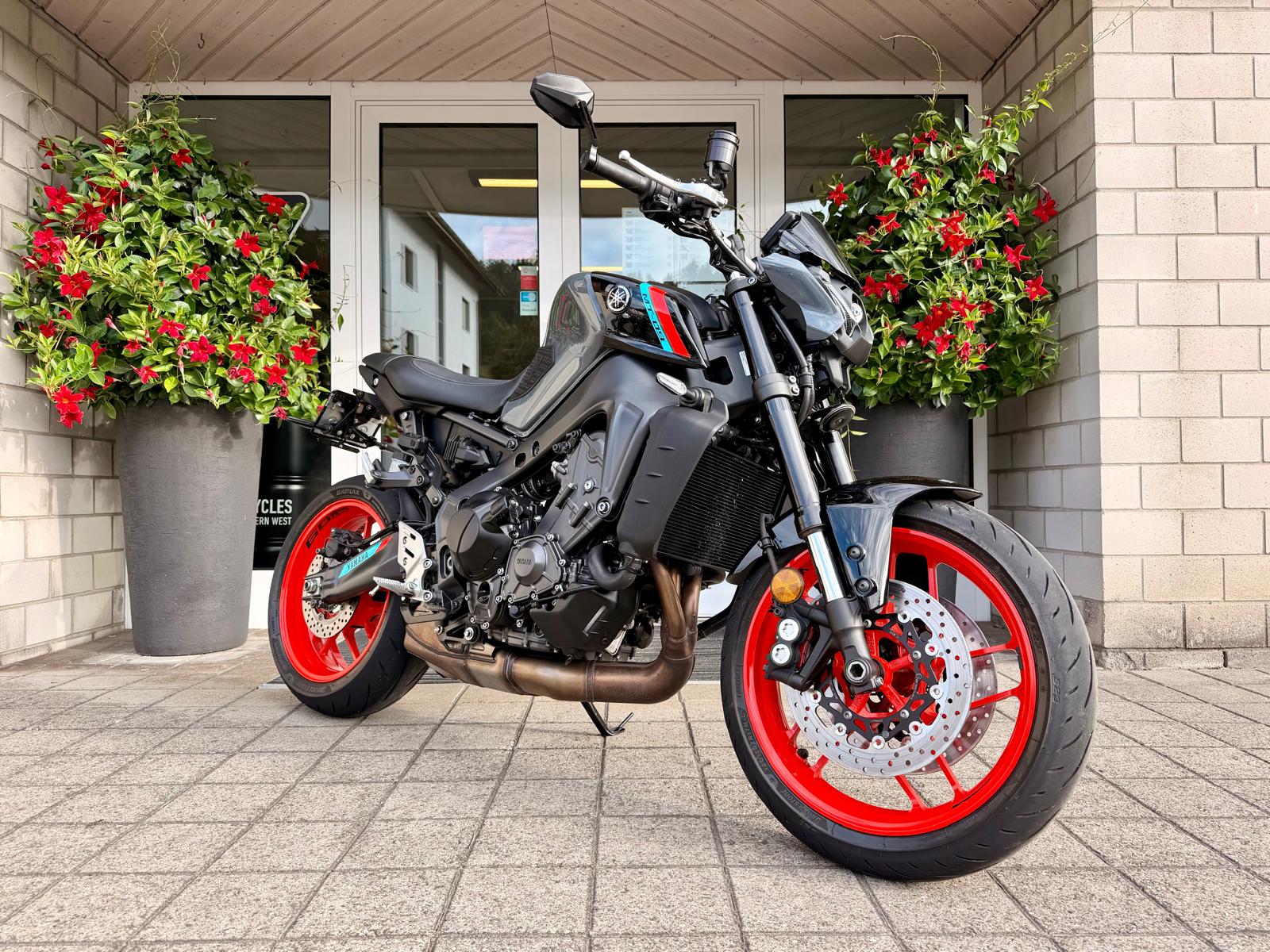 YAMAHA MT-09-showroom-element-2