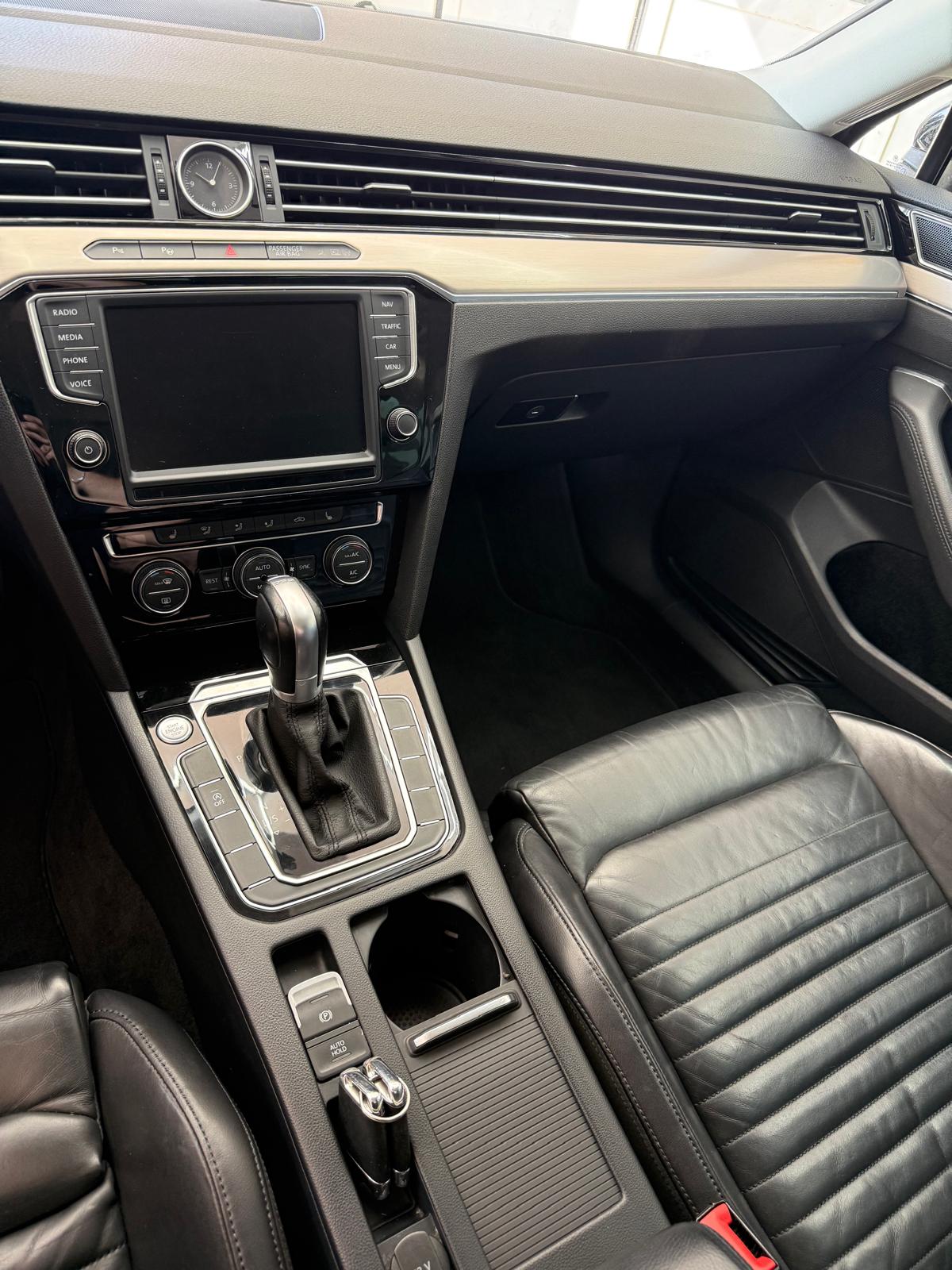 VW Passat Variant 2.0 TDI BMT Highline DSG-image-10