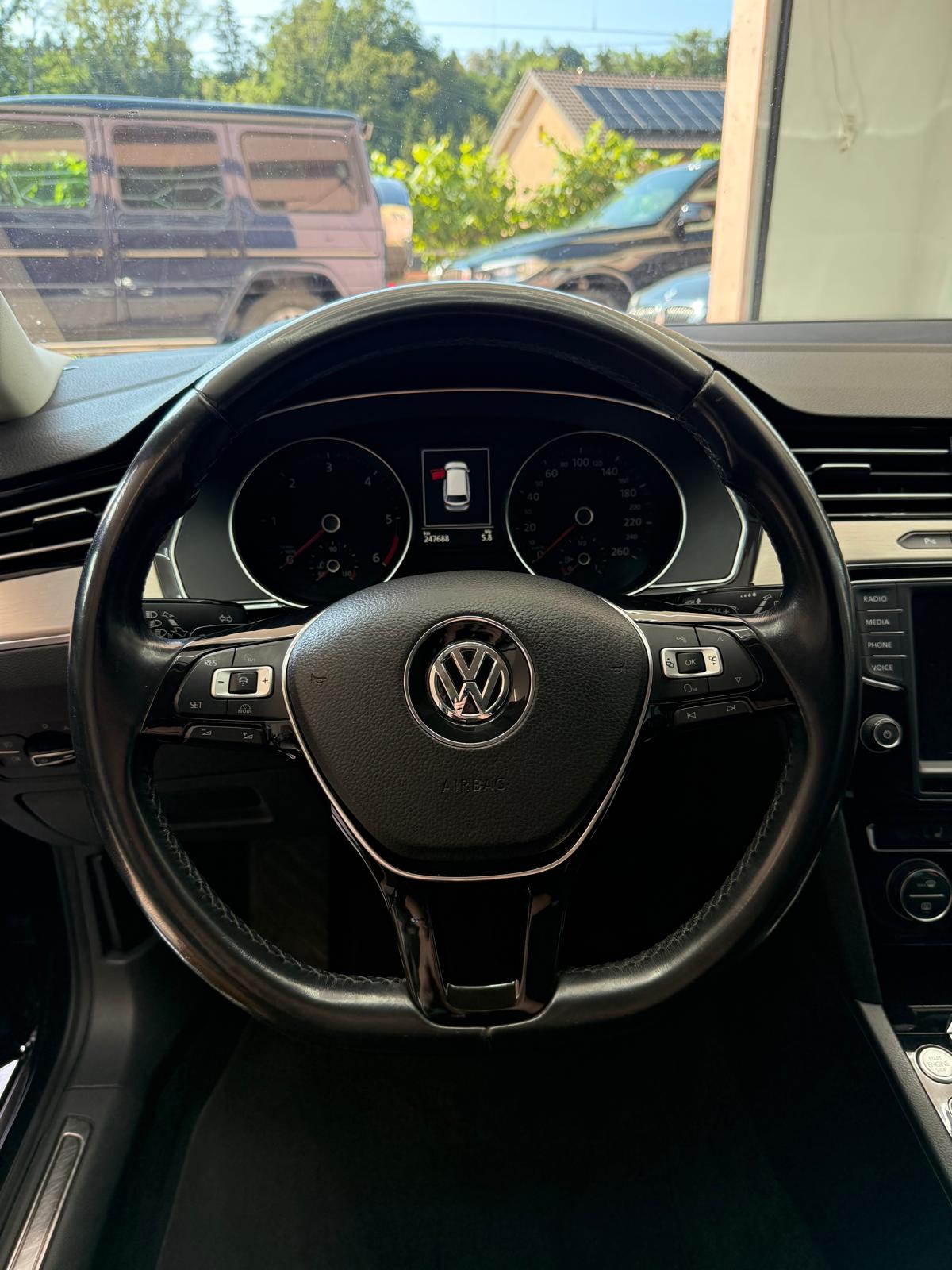 VW Passat Variant 2.0 TDI BMT Highline DSG-image-9