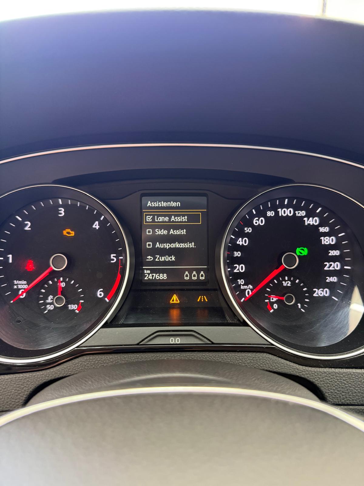 VW Passat Variant 2.0 TDI BMT Highline DSG-image-11