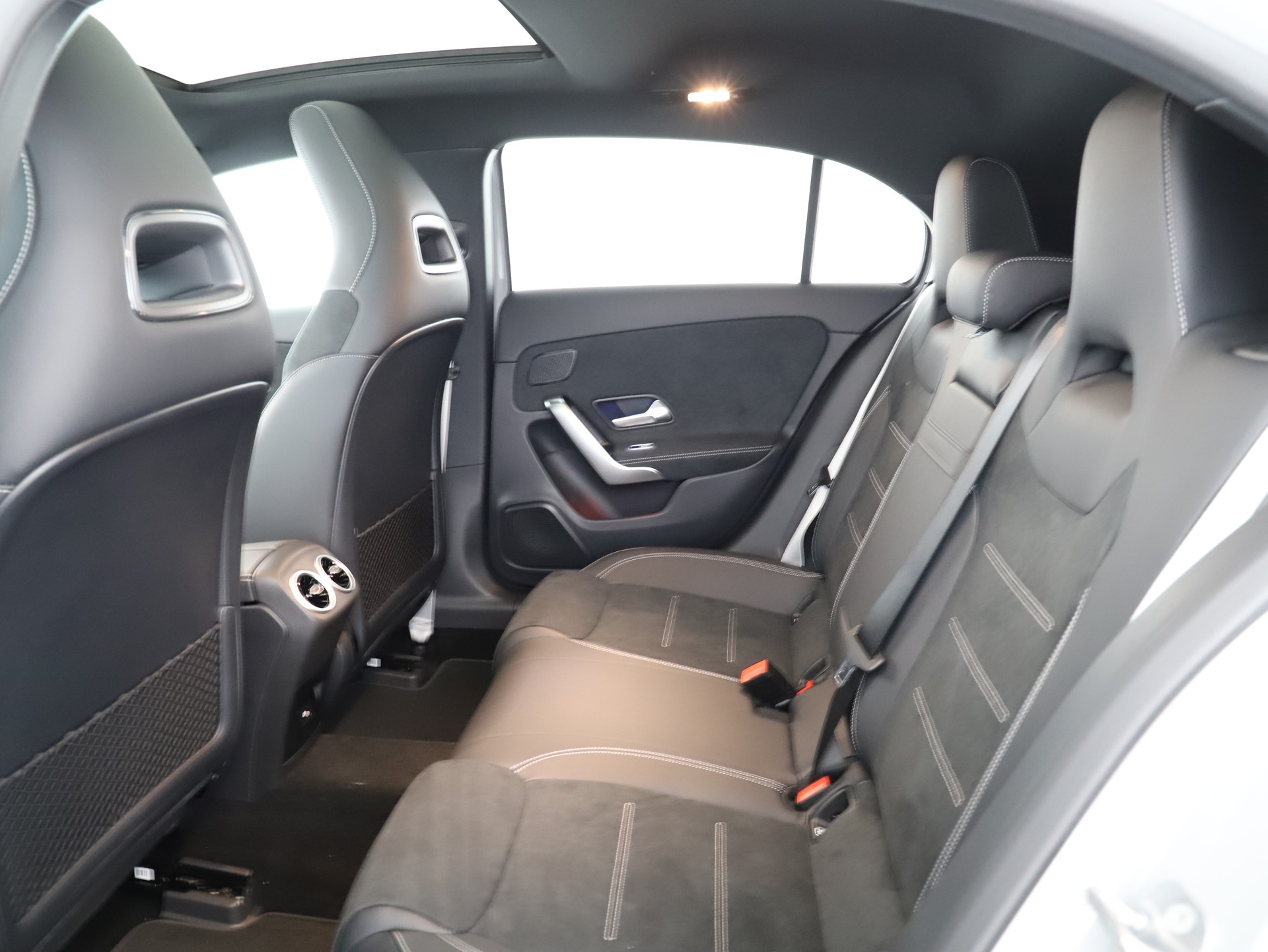 MERCEDES-BENZ A 200 Night Star 7G-DCT-image-9