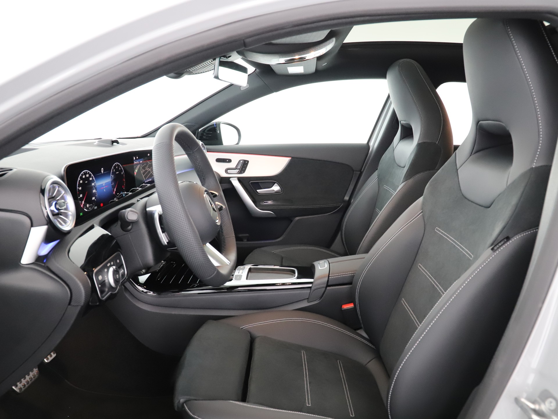 MERCEDES-BENZ A 200 Night Star 7G-DCT-image-8