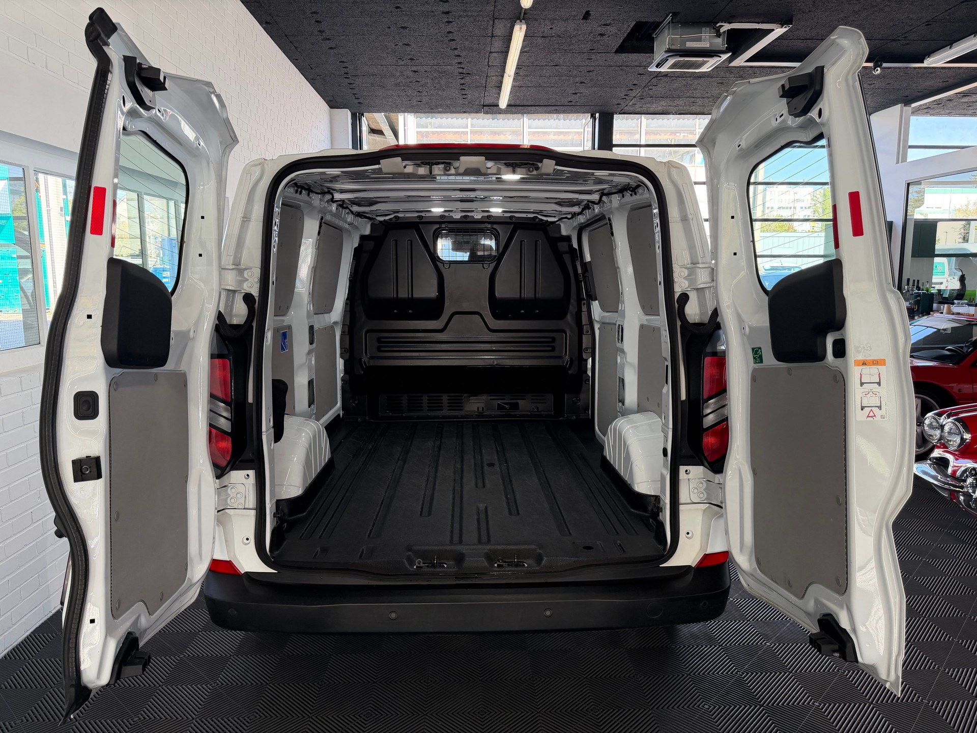 FORD Transit Custom Van 280 L1H1 Trend * 136PS * KLIMA * NAVI / APPLE CAR PLAY * RÜCKFAHRKAMERA *-image-10