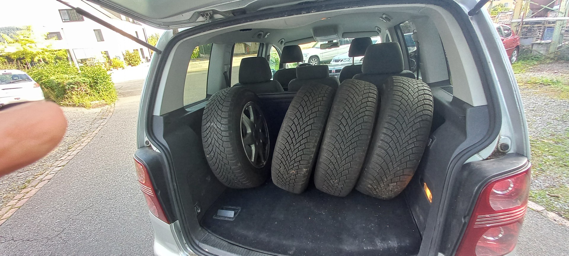 VW Touran 1.4 TSI Team DSG-image-11
