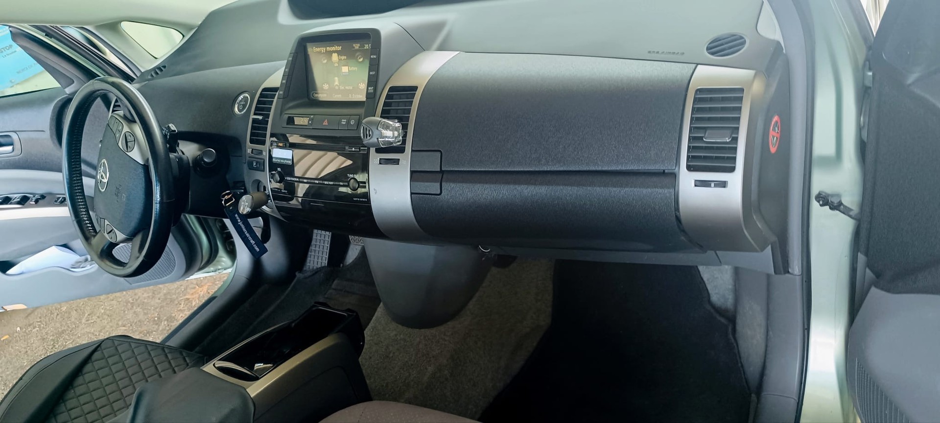 TOYOTA Prius 1.5 16V Hybrid-showroom-element-2