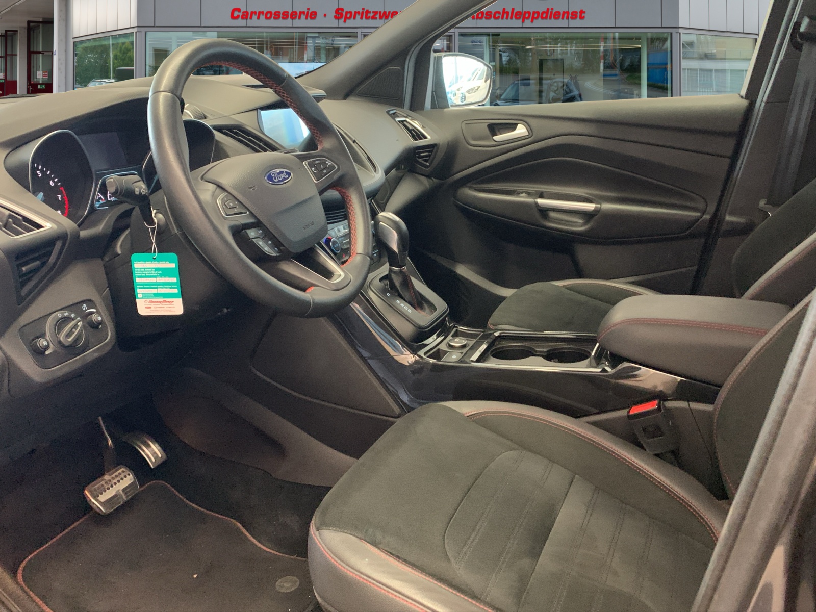 FORD Kuga 1.5 EcoB 176 ST-Line-image-6