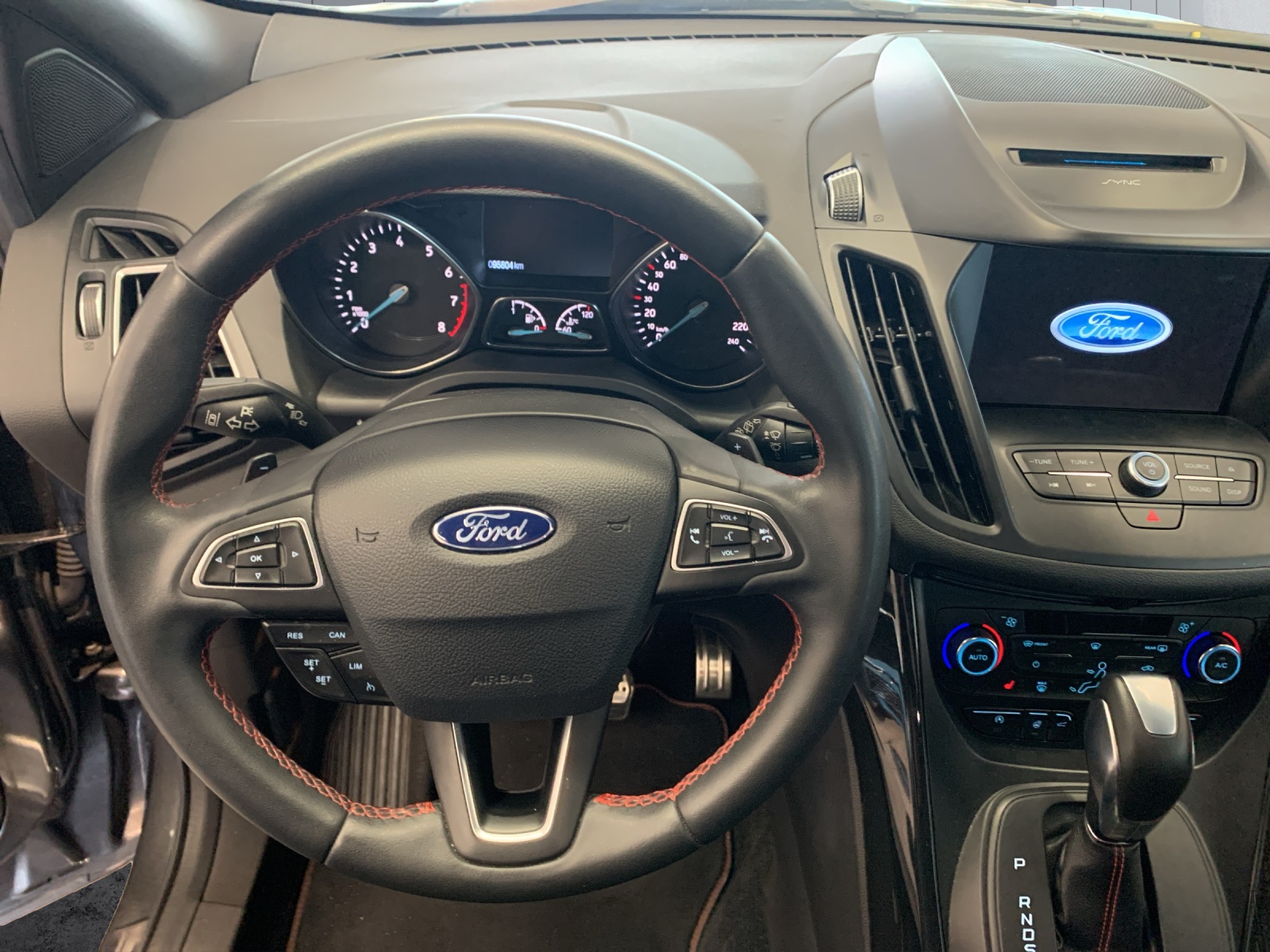 FORD Kuga 1.5 EcoB 176 ST-Line-image-8