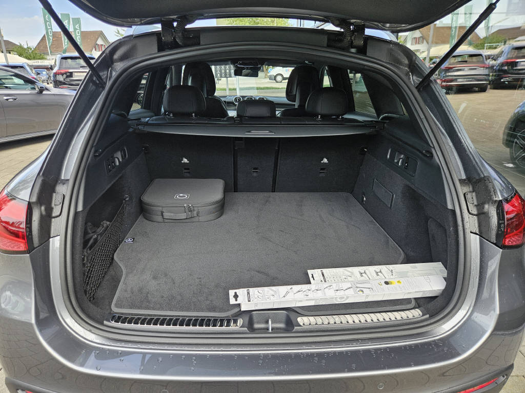 MERCEDES-BENZ GLC 300 e 4Matic AMG Line-image-3