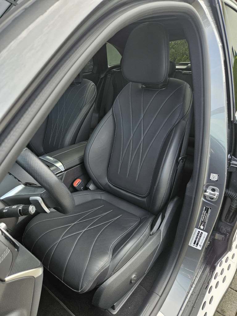 MERCEDES-BENZ GLC 300 e 4Matic AMG Line-image-8