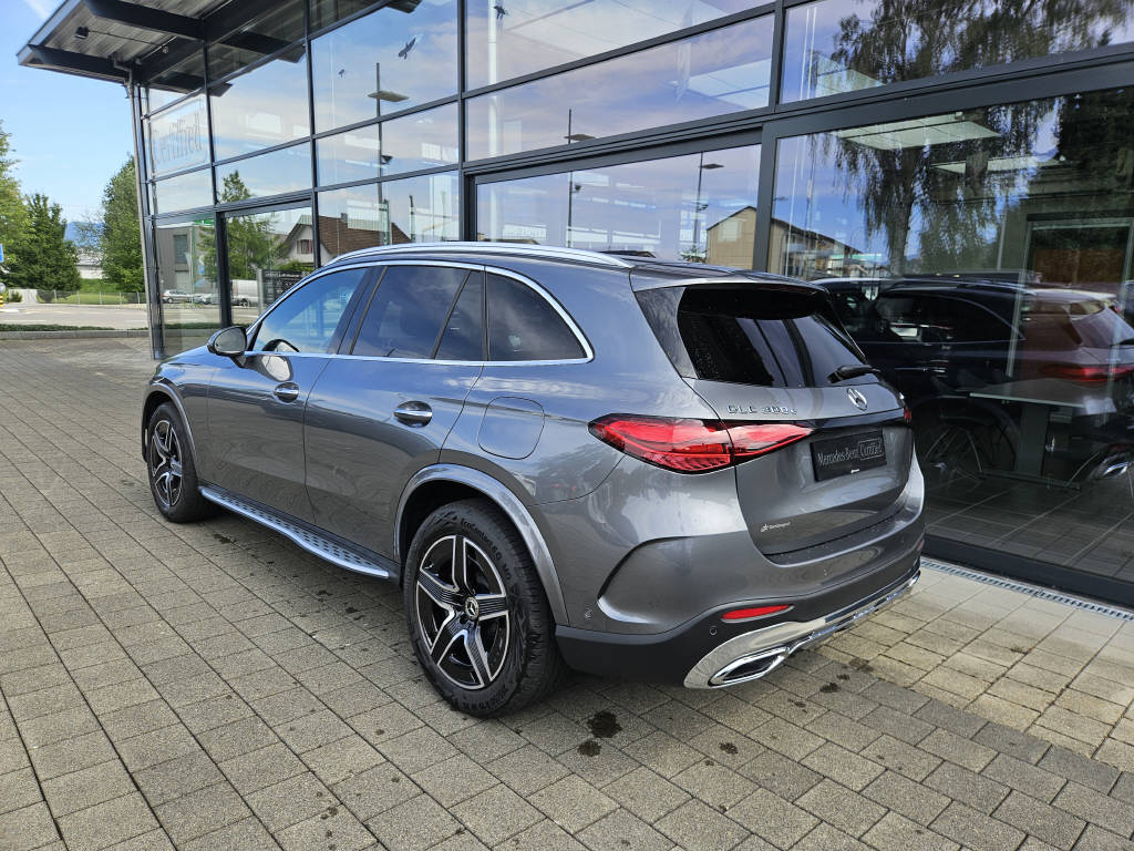 MERCEDES-BENZ GLC 300 e 4Matic AMG Line-image-2