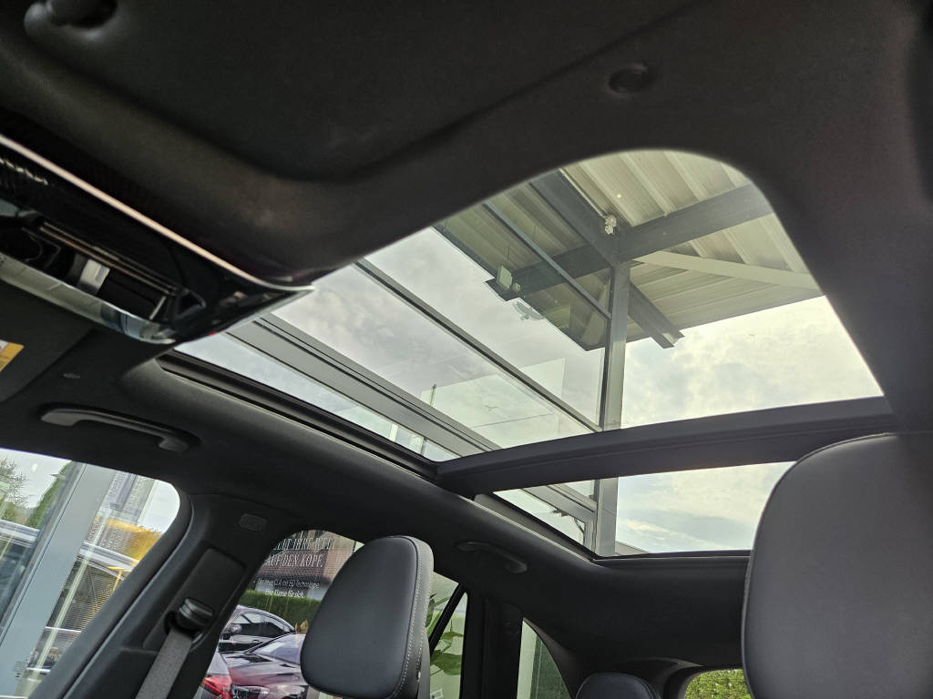 MERCEDES-BENZ GLC 300 e 4Matic AMG Line-image-7