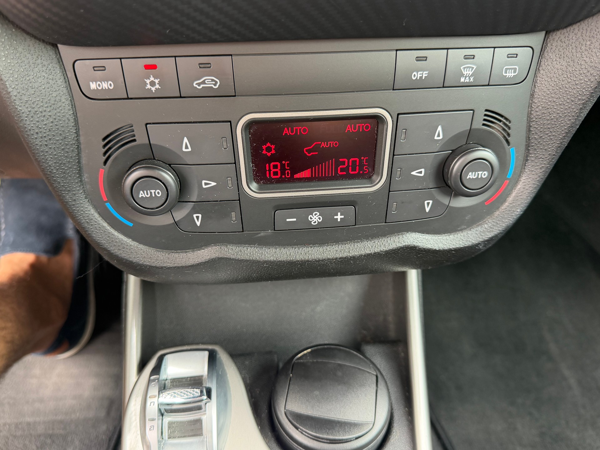 ALFA ROMEO MiTo 1.6 JTD Progression-image-12