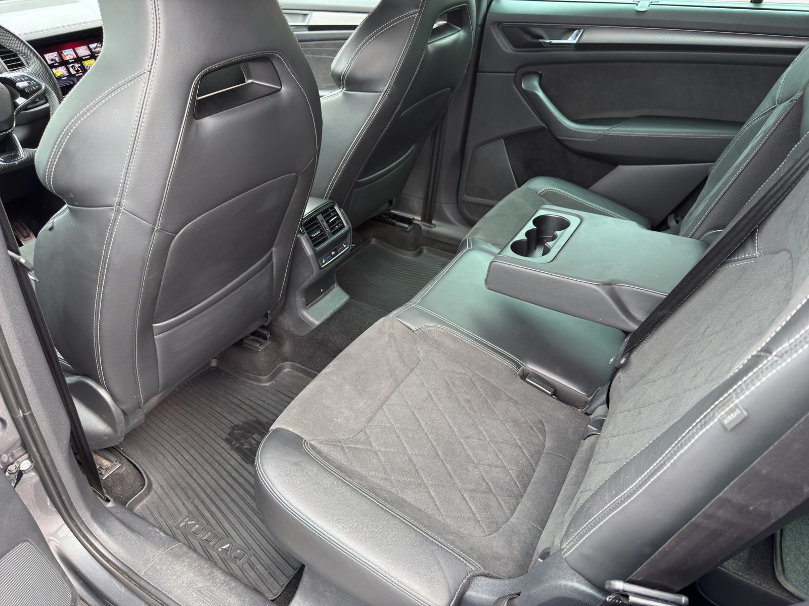 SKODA Kodiaq 2.0 TSI 4x4 SportLine-image-11