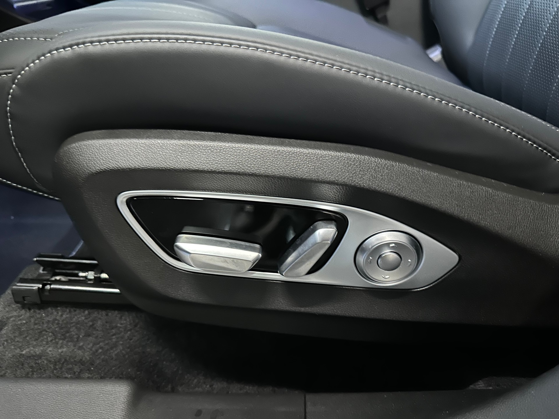 XPENG G9 93kWh Performance AWD Black Edition Premium PHASE 2-image-43