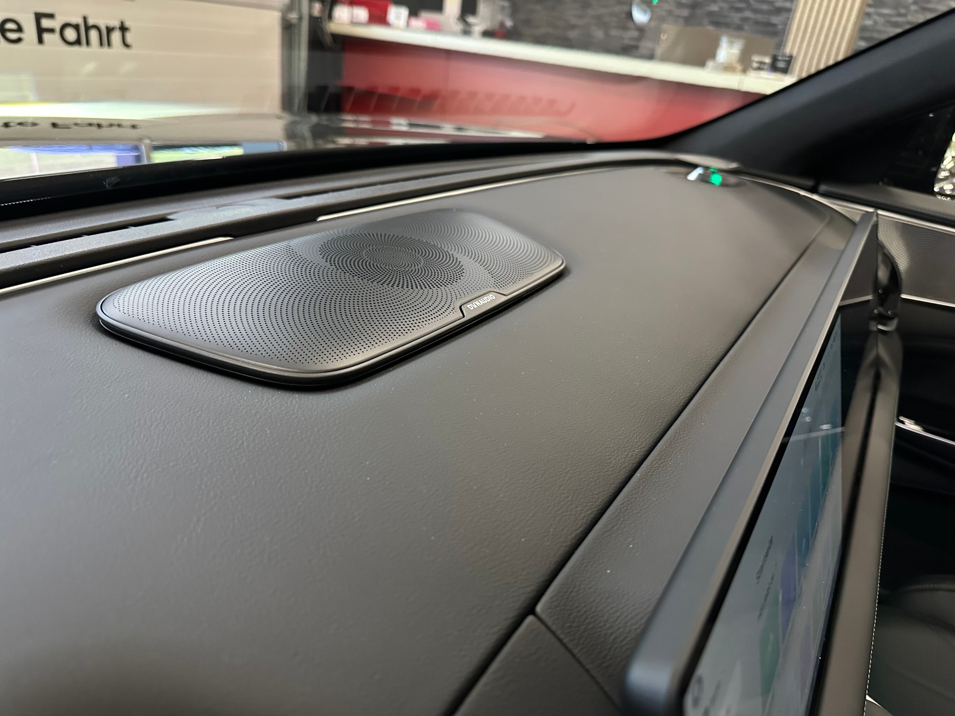 XPENG G9 93kWh Performance AWD Black Edition Premium PHASE 2-image-41