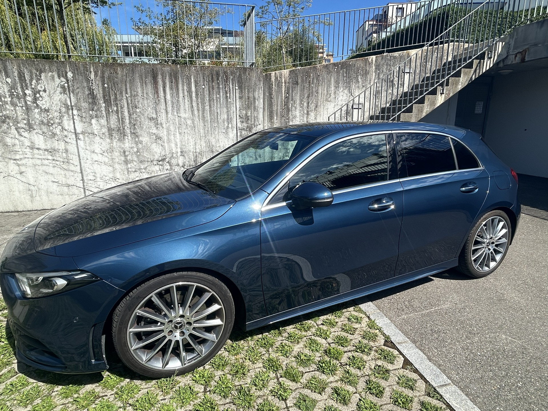 MERCEDES-BENZ A 250 AMG Line 4m-image-2