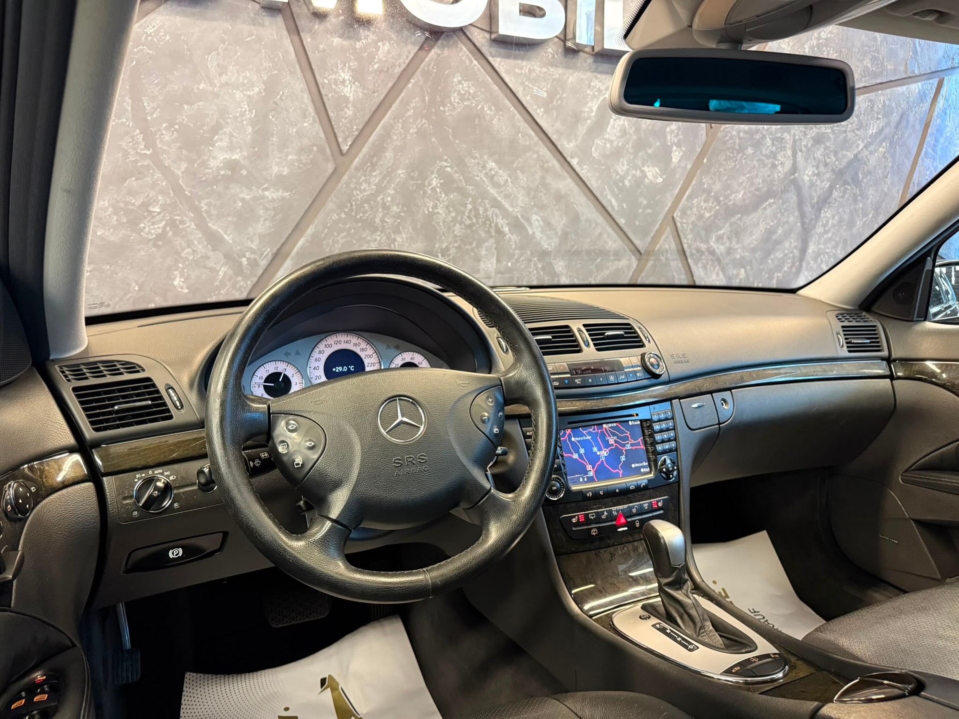 MERCEDES-BENZ E 500 Avantgarde 7G-Tronic-image-9