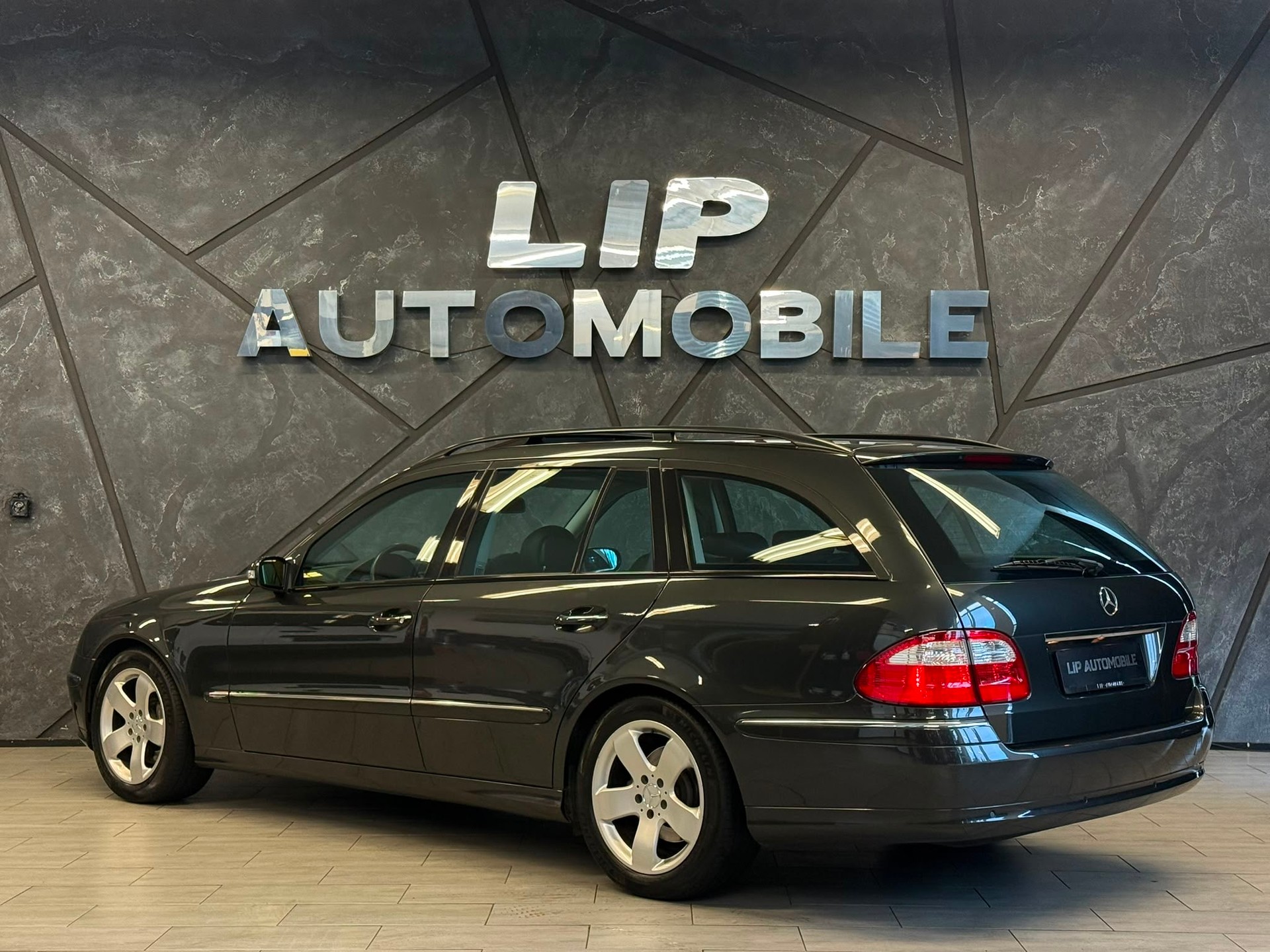 MERCEDES-BENZ E 500 Avantgarde 7G-Tronic-image-7