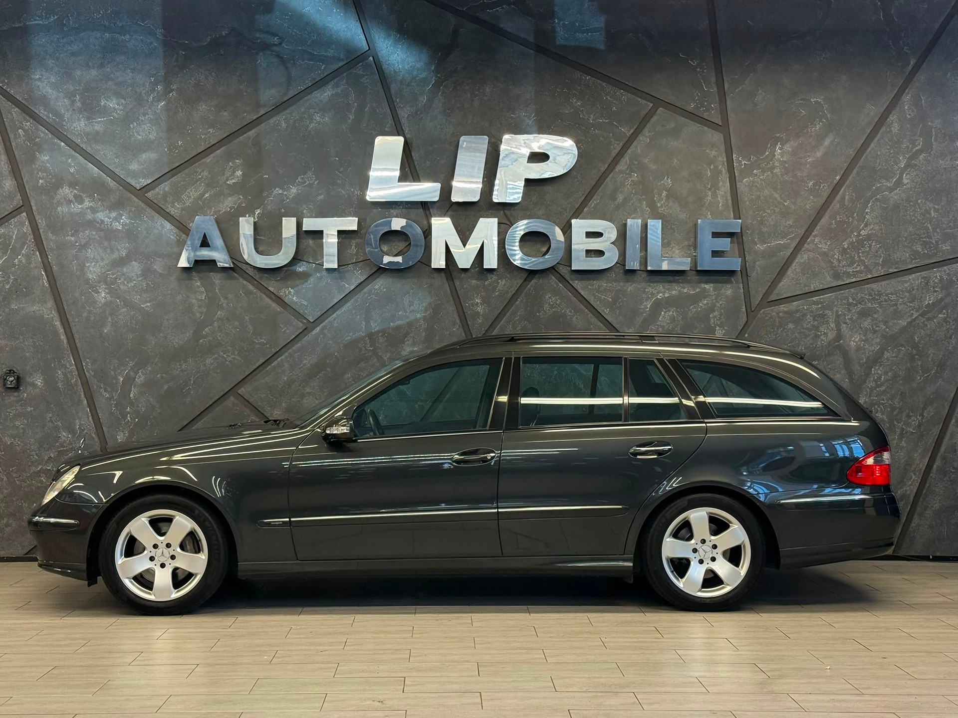 MERCEDES-BENZ E 500 Avantgarde 7G-Tronic-image-4