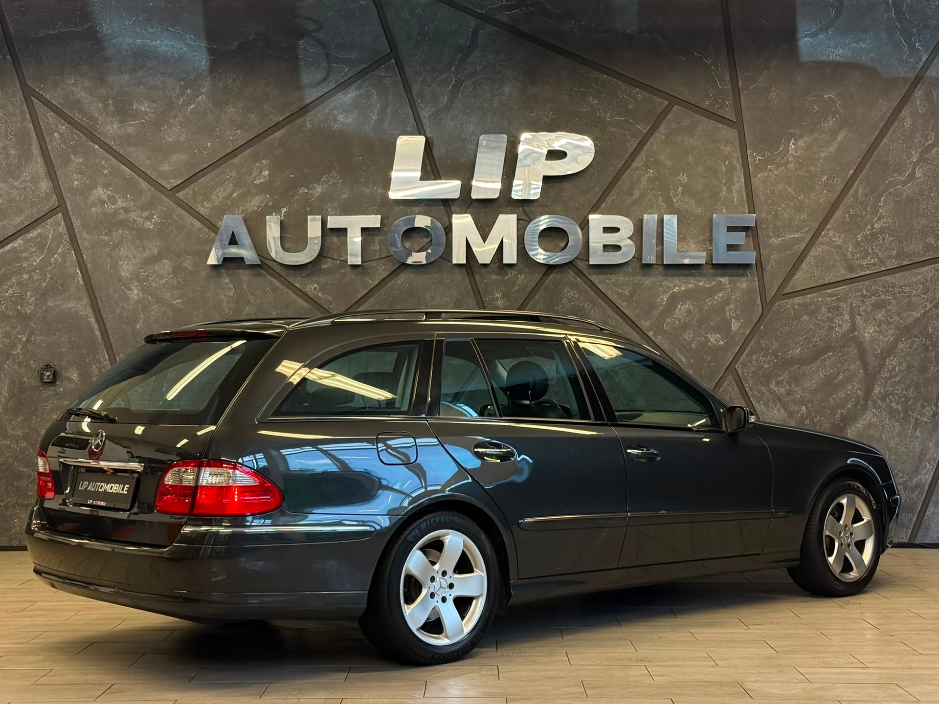 MERCEDES-BENZ E 500 Avantgarde 7G-Tronic-image-5