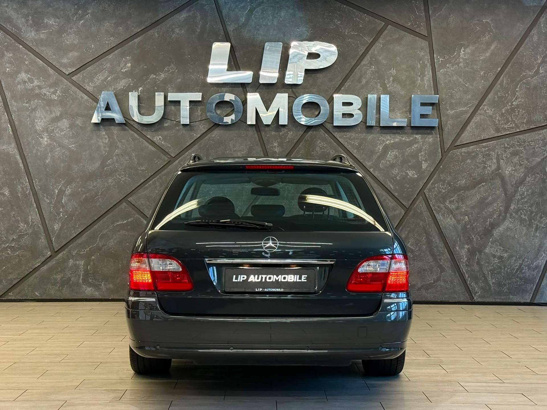 MERCEDES-BENZ E 500 Avantgarde 7G-Tronic-image-6