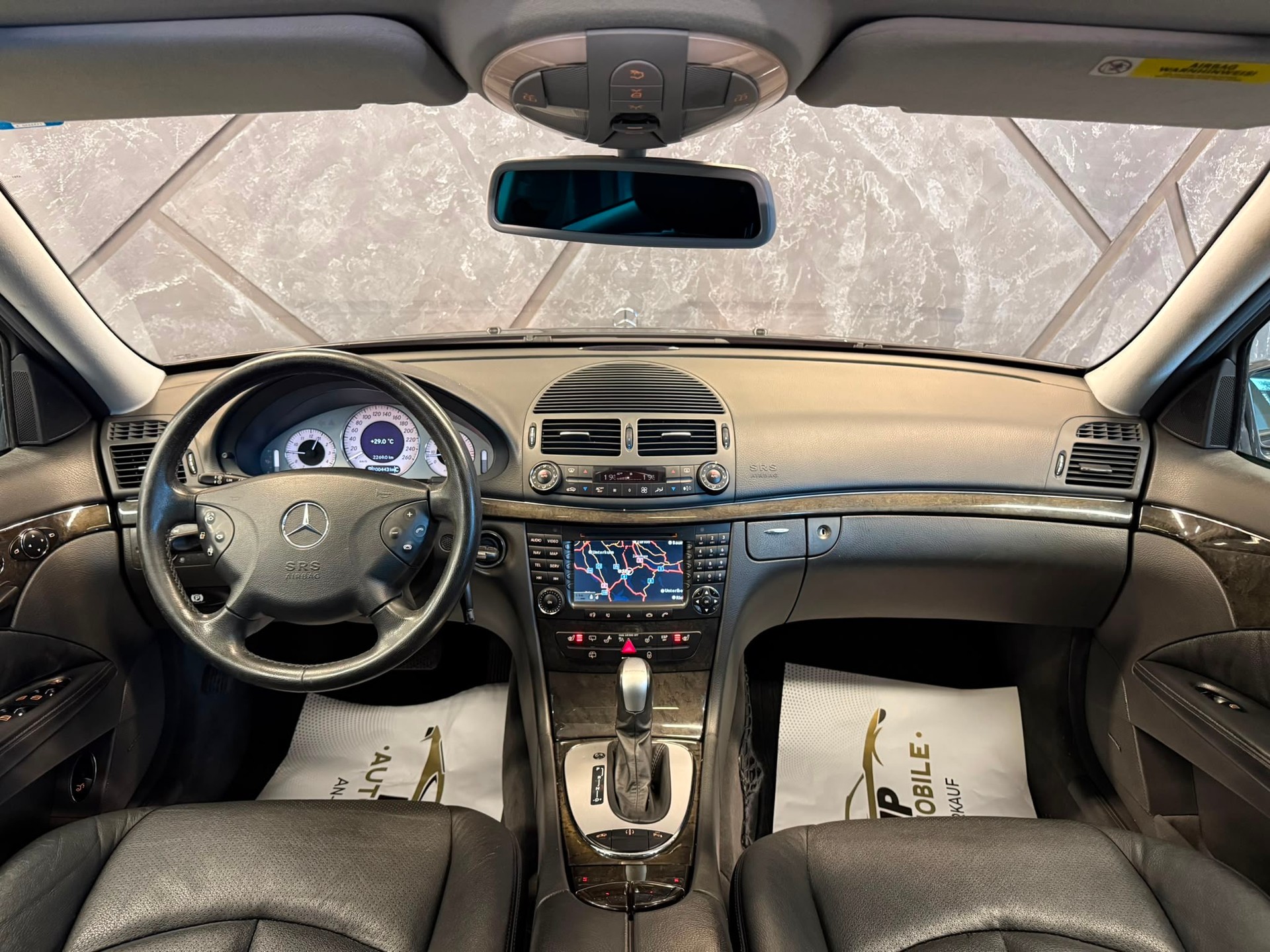 MERCEDES-BENZ E 500 Avantgarde 7G-Tronic-image-8