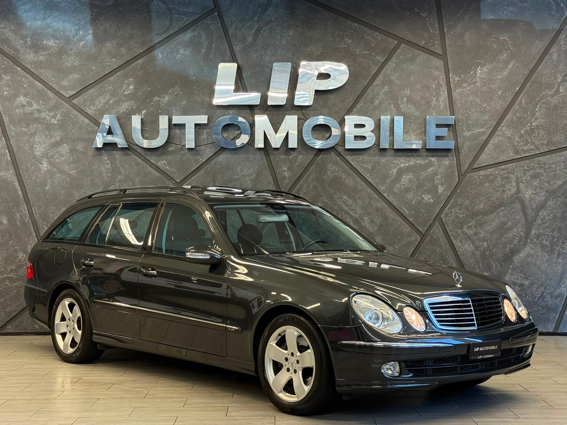 MERCEDES-BENZ E 500 Avantgarde 7G-Tronic-showroom-element-2