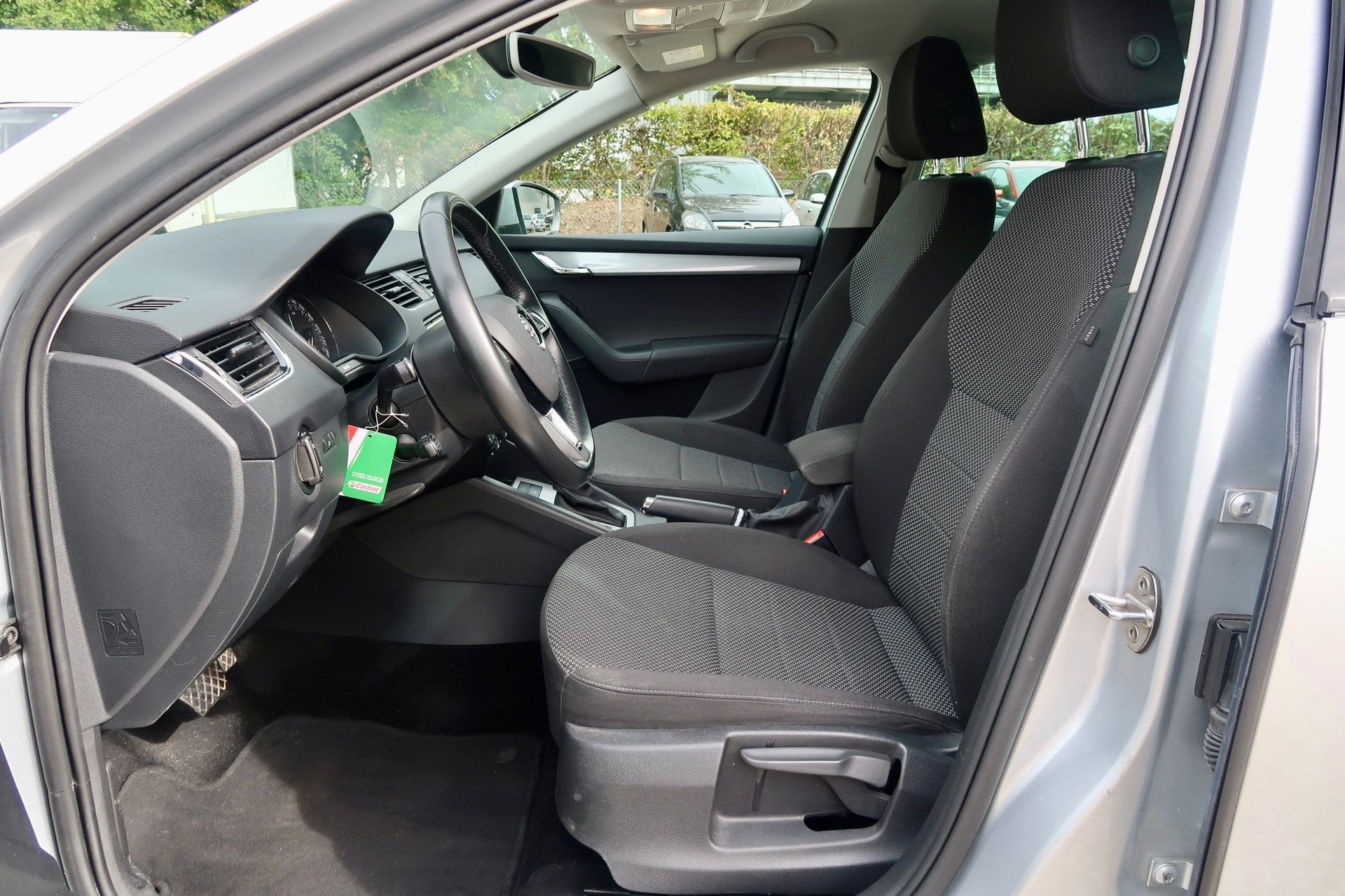 SKODA Octavia Combi 1.6 TDI Ambition DSG-image-6