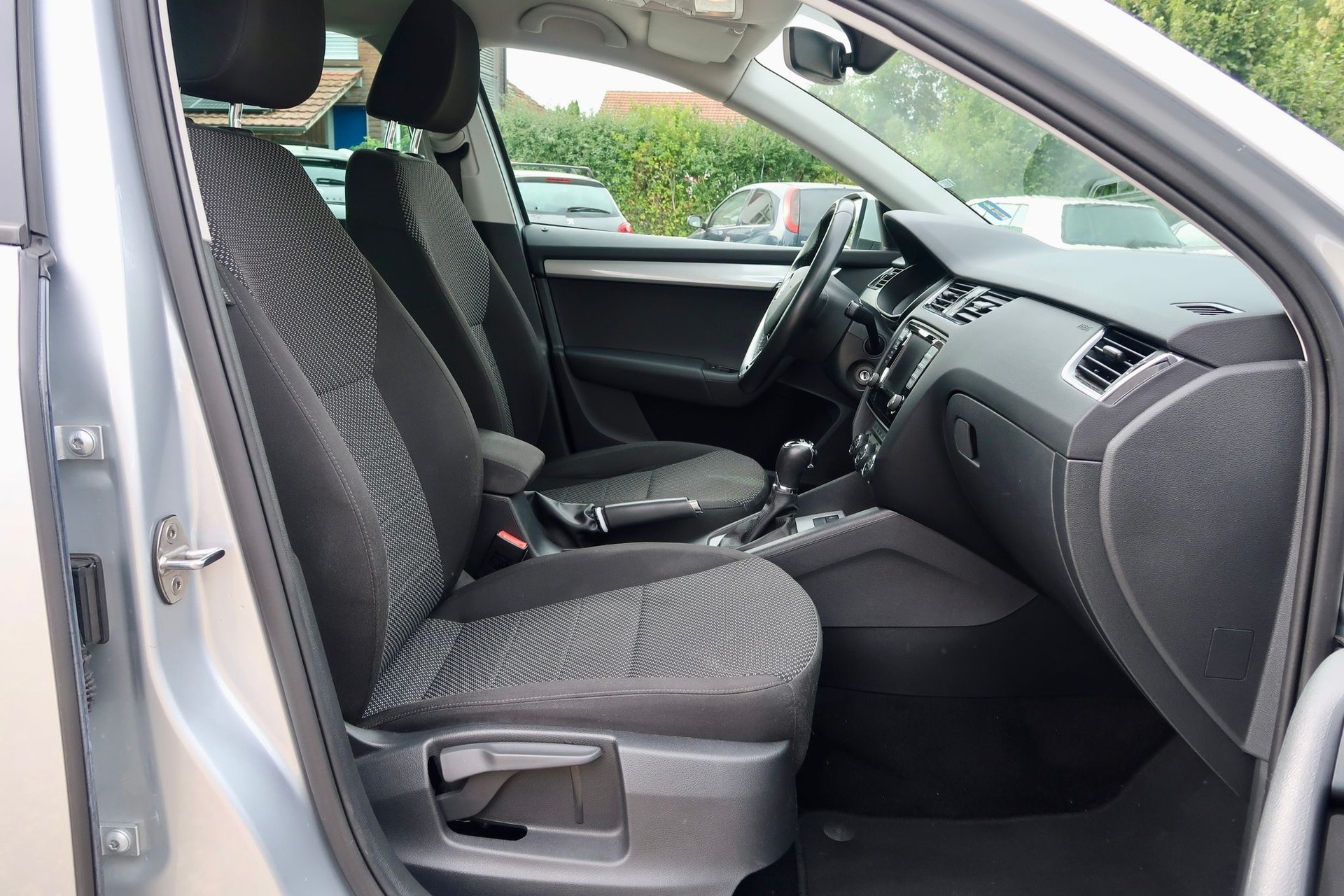 SKODA Octavia Combi 1.6 TDI Ambition DSG-image-8