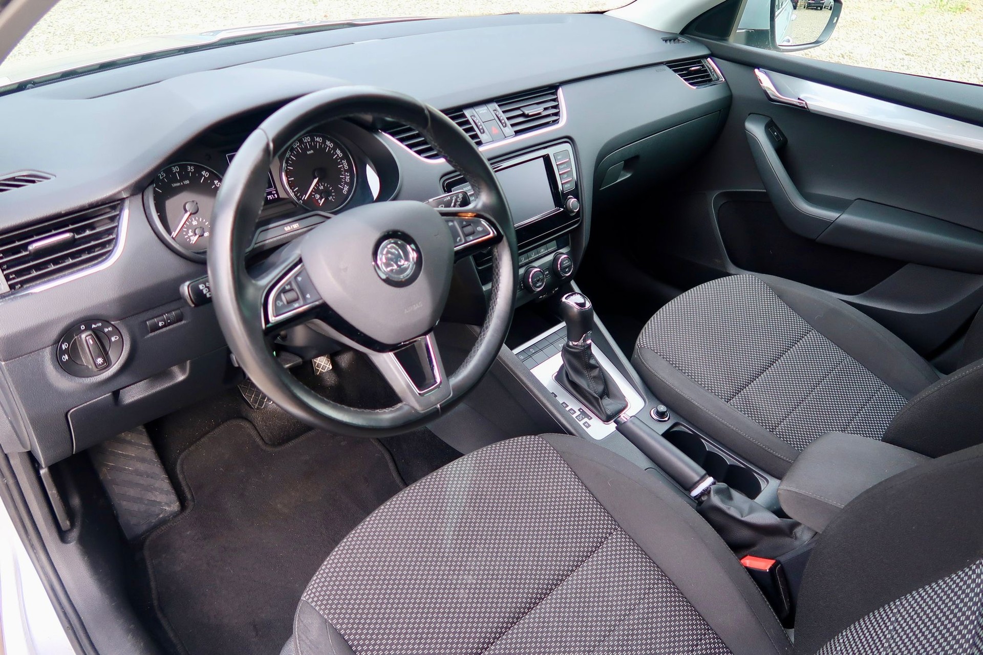 SKODA Octavia Combi 1.6 TDI Ambition DSG-image-7