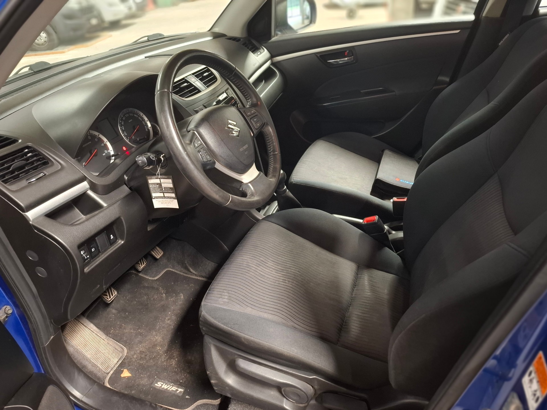SUZUKI Swift 1.2i 16V GL 4x4-image-4