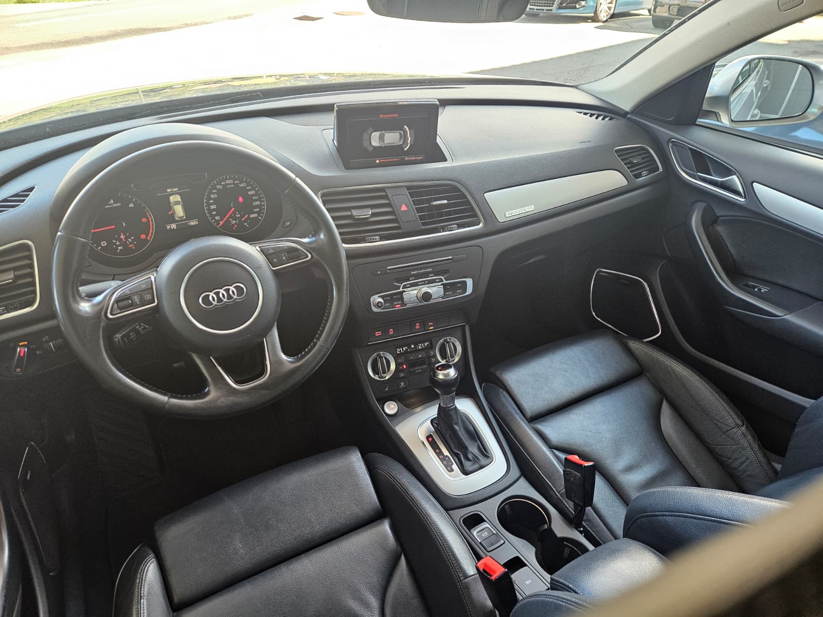 AUDI Q3 2.0 TDI sport quattro S-tronic-image-8