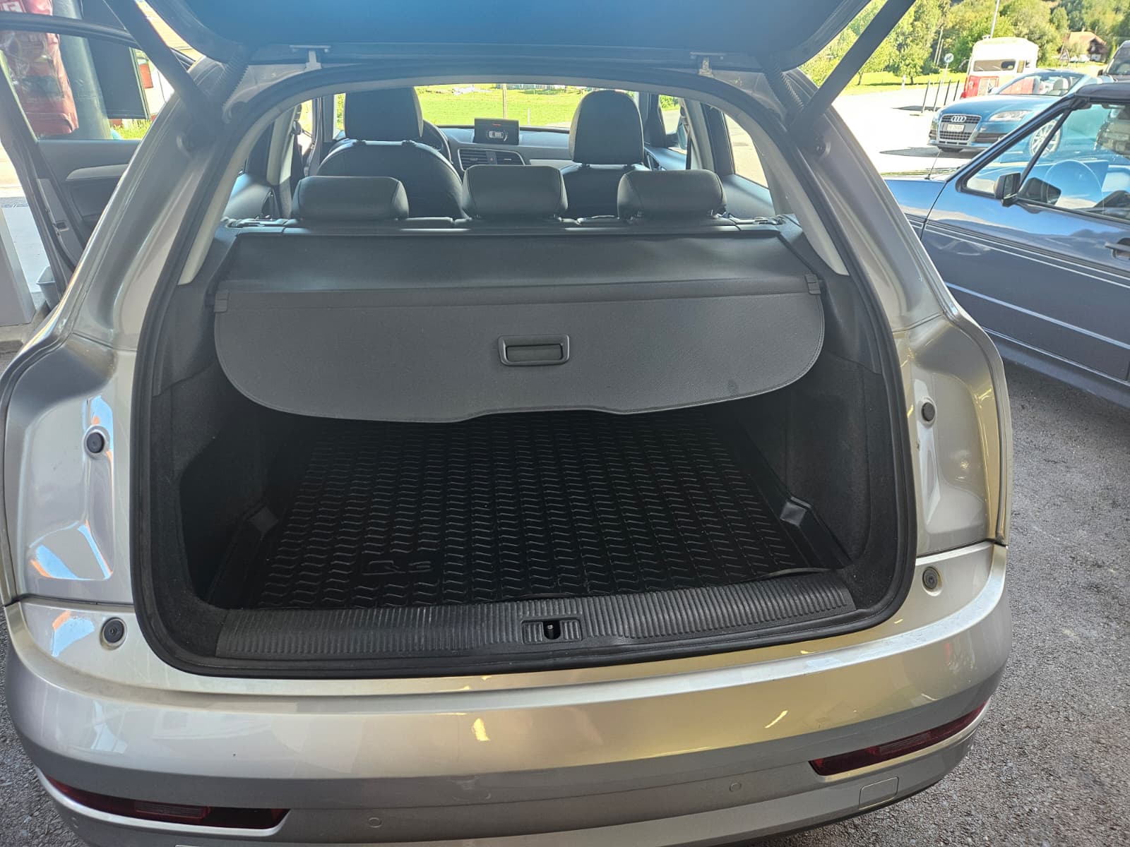 AUDI Q3 2.0 TDI sport quattro S-tronic-image-12