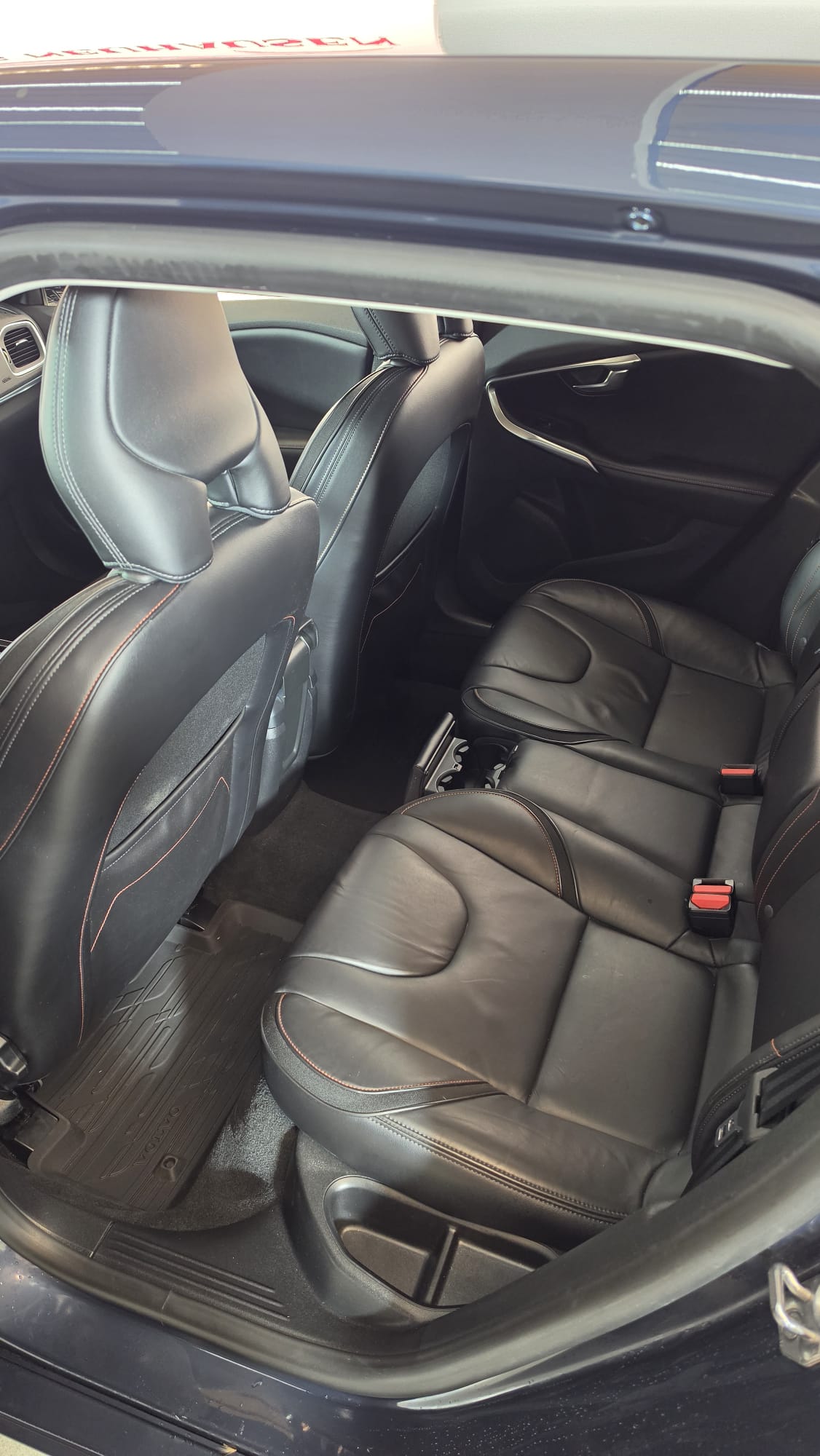 VOLVO V40 T3 OceanRace Geartronic, Schweizer Fahrzeug, Frisch ab MFK und Frisch ab Service-image-11