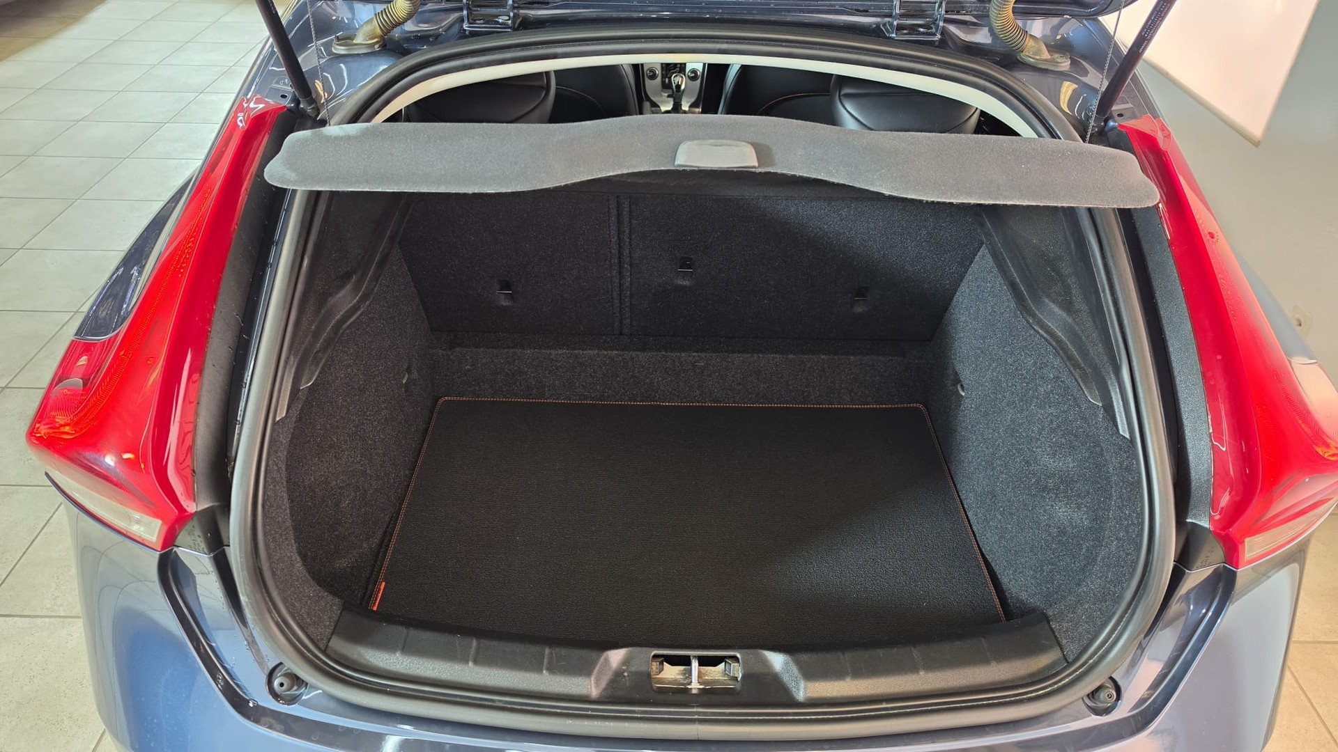 VOLVO V40 T3 OceanRace Geartronic, Schweizer Fahrzeug, Frisch ab MFK und Frisch ab Service-image-12