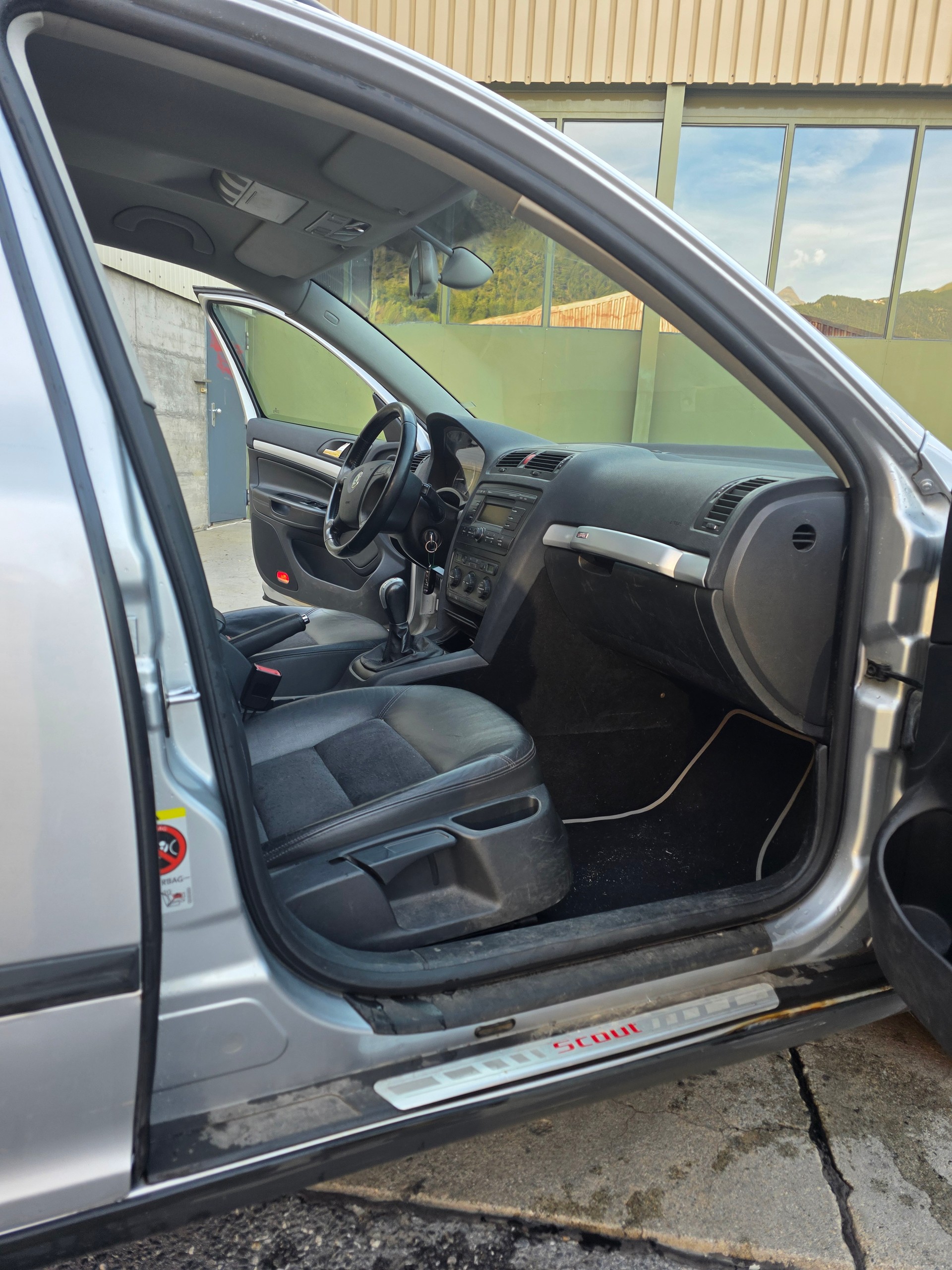 SKODA Octavia Scout 2.0 TDI 4x4-image-15