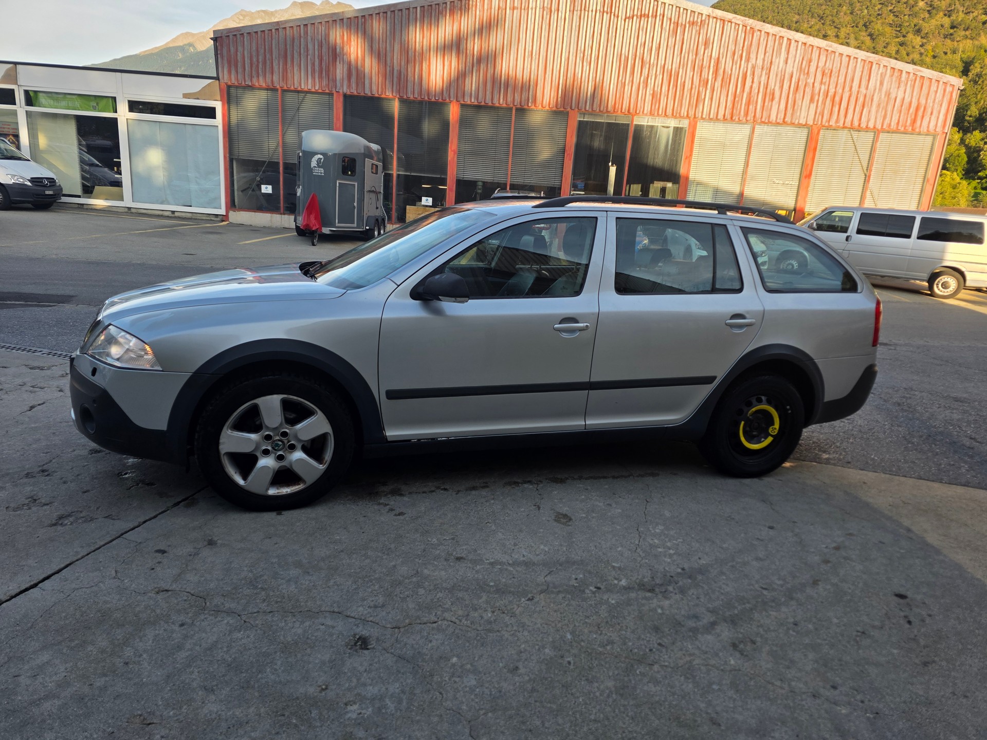 SKODA Octavia Scout 2.0 TDI 4x4-image-4