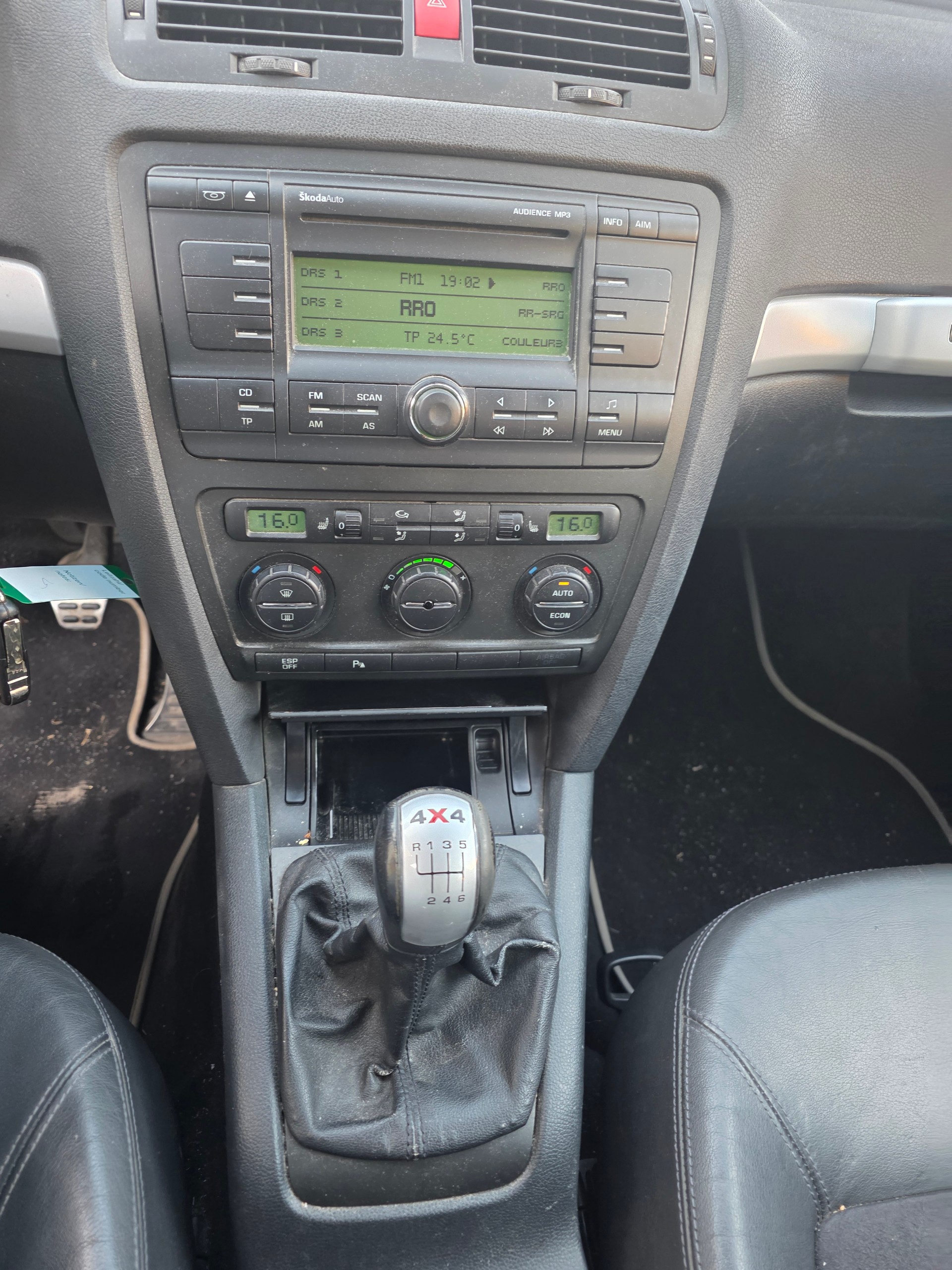 SKODA Octavia Scout 2.0 TDI 4x4-image-13
