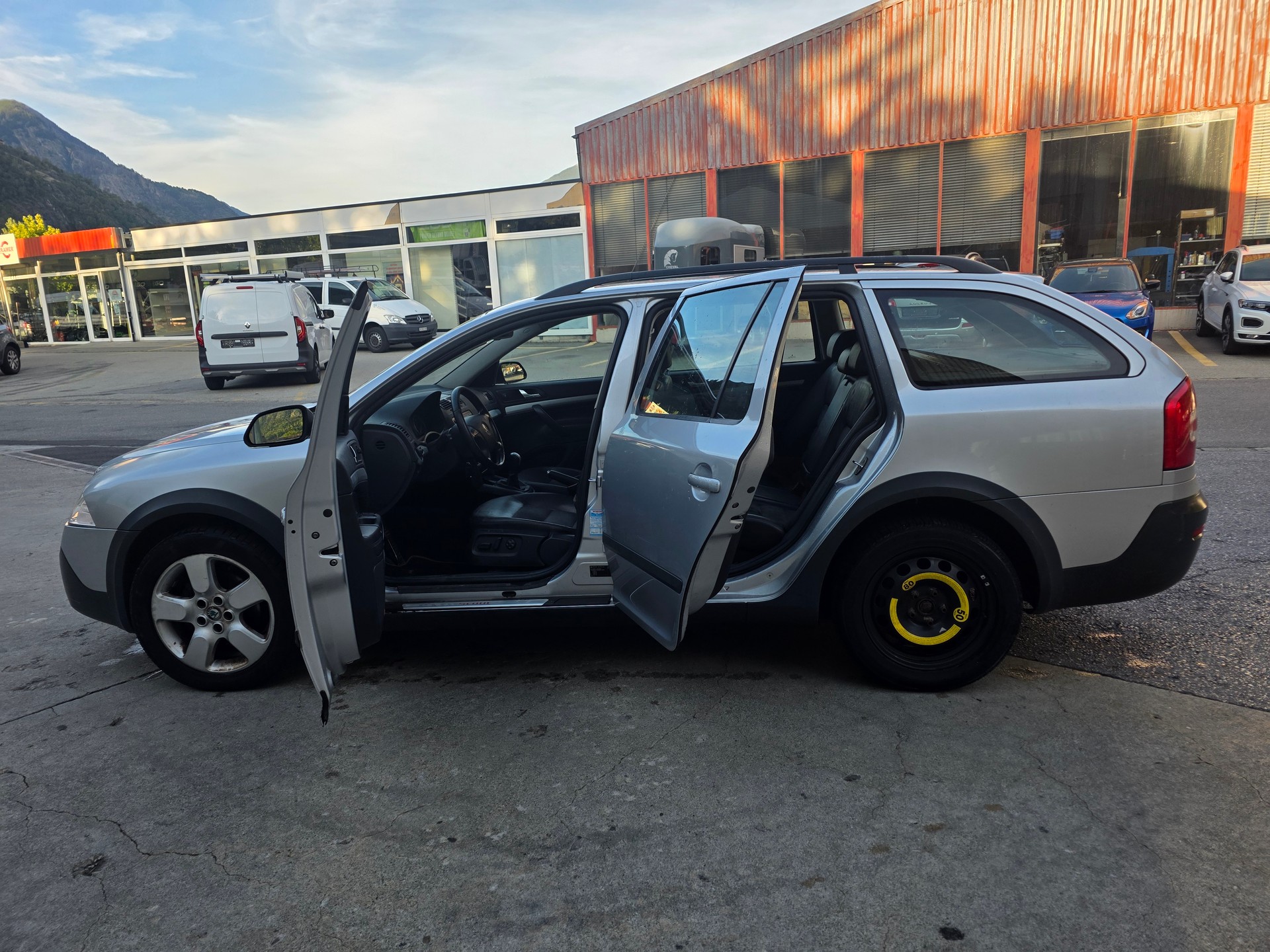 SKODA Octavia Scout 2.0 TDI 4x4-image-10