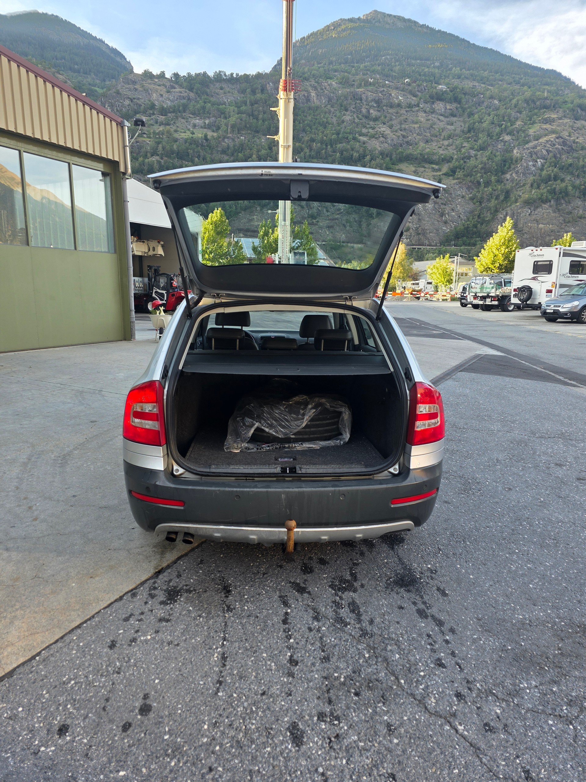 SKODA Octavia Scout 2.0 TDI 4x4-image-8