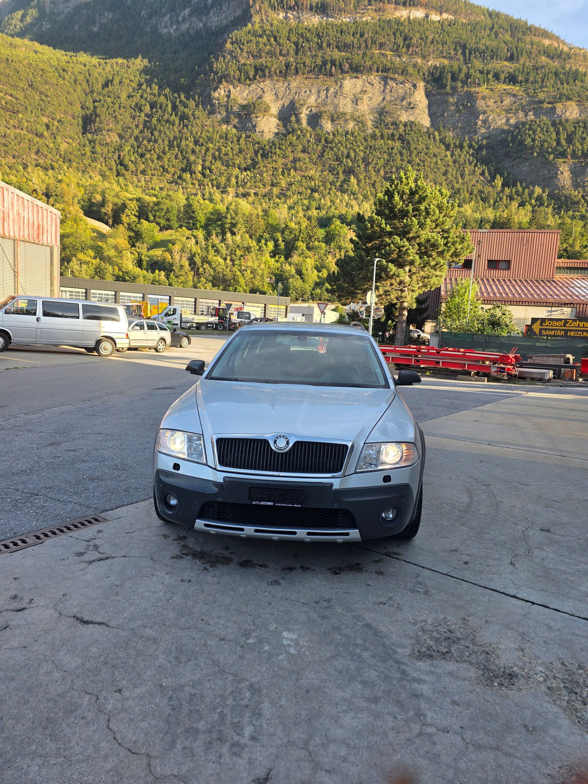 SKODA Octavia Scout 2.0 TDI 4x4-image-1