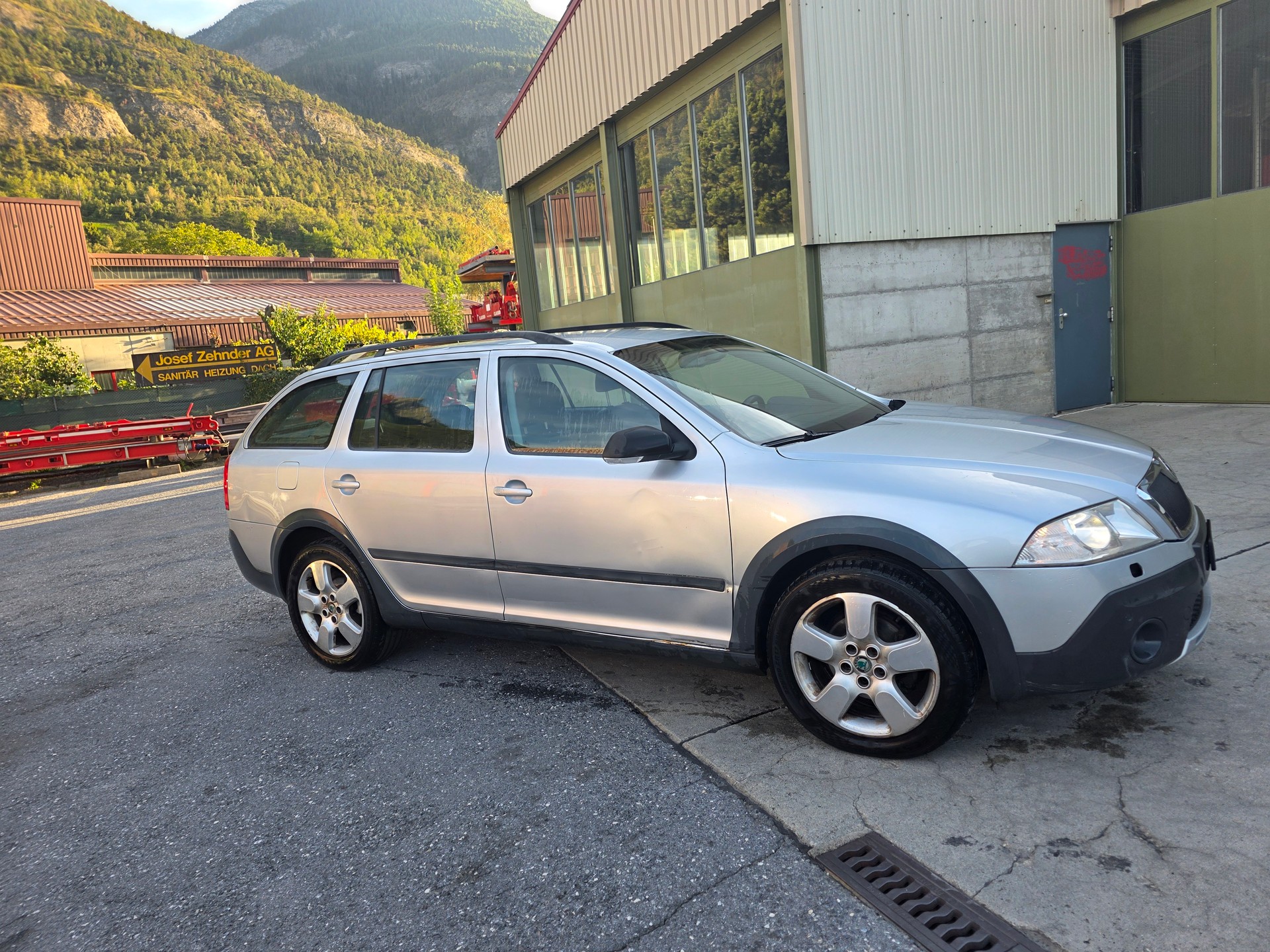 SKODA Octavia Scout 2.0 TDI 4x4-image-3