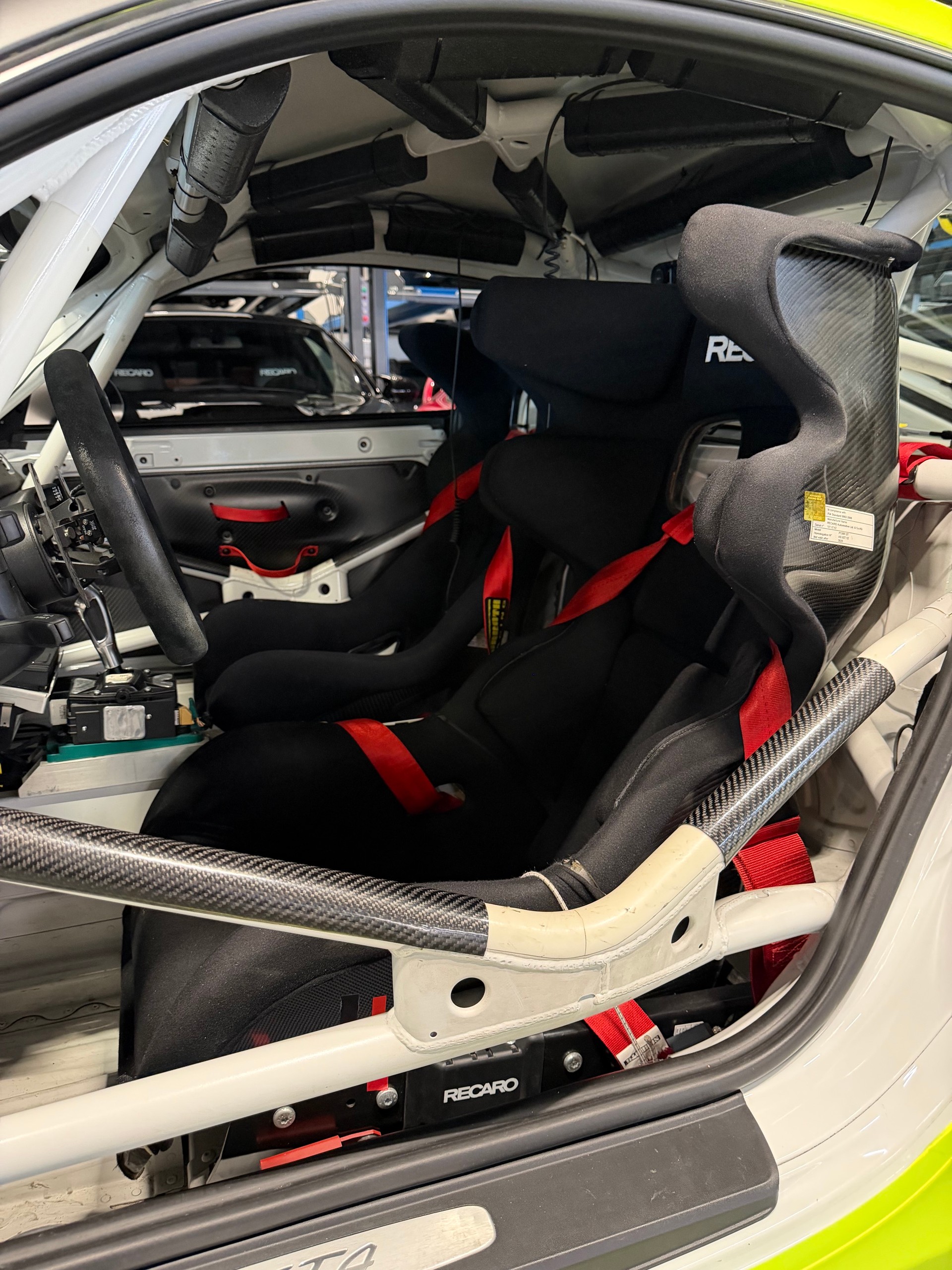PORSCHE Cayman GT4 Clubsport-image-8