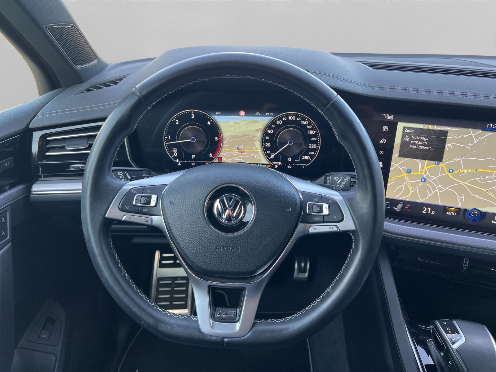 VW Touareg 3.0 TDI R Line Tiptronic-image-10