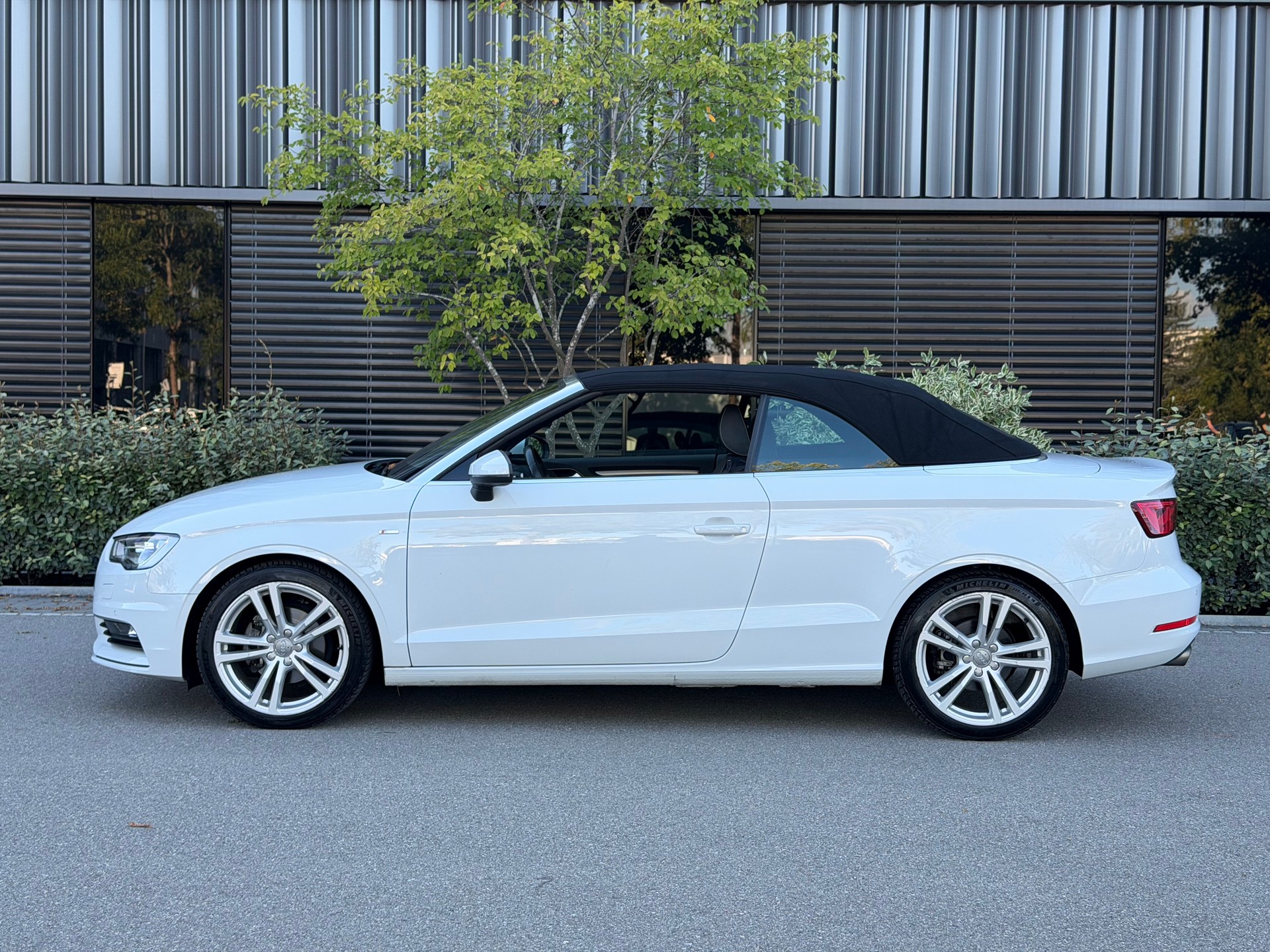 AUDI A3 Cabriolet 1.4 TFSI Ambition S-tronic-image-3
