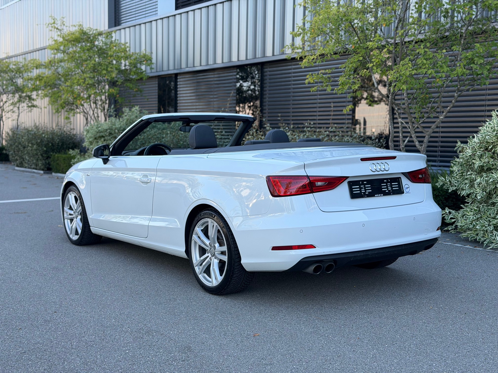 AUDI A3 Cabriolet 1.4 TFSI Ambition S-tronic-image-2