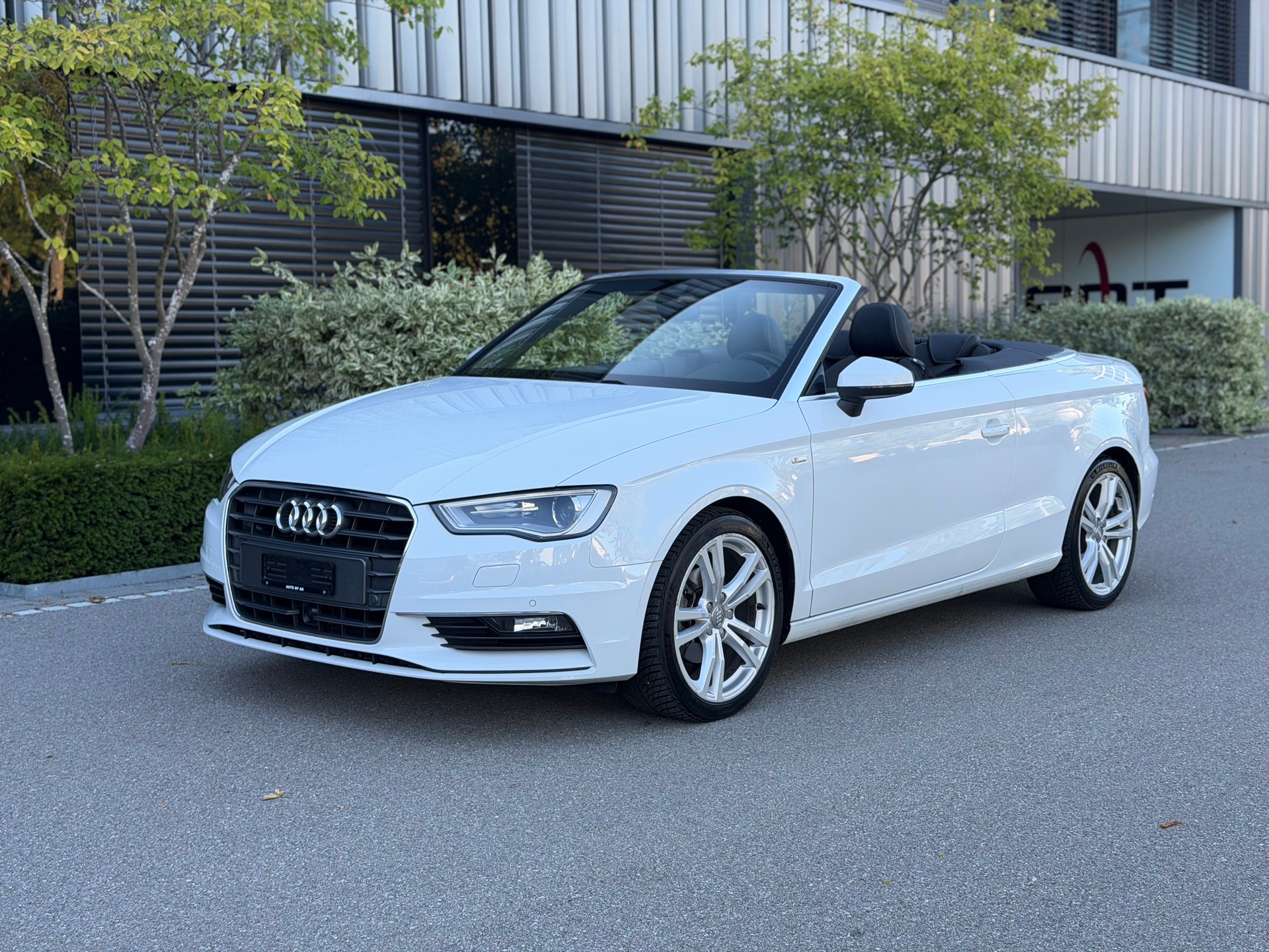 AUDI A3 Cabriolet 1.4 TFSI Ambition S-tronic-image-0