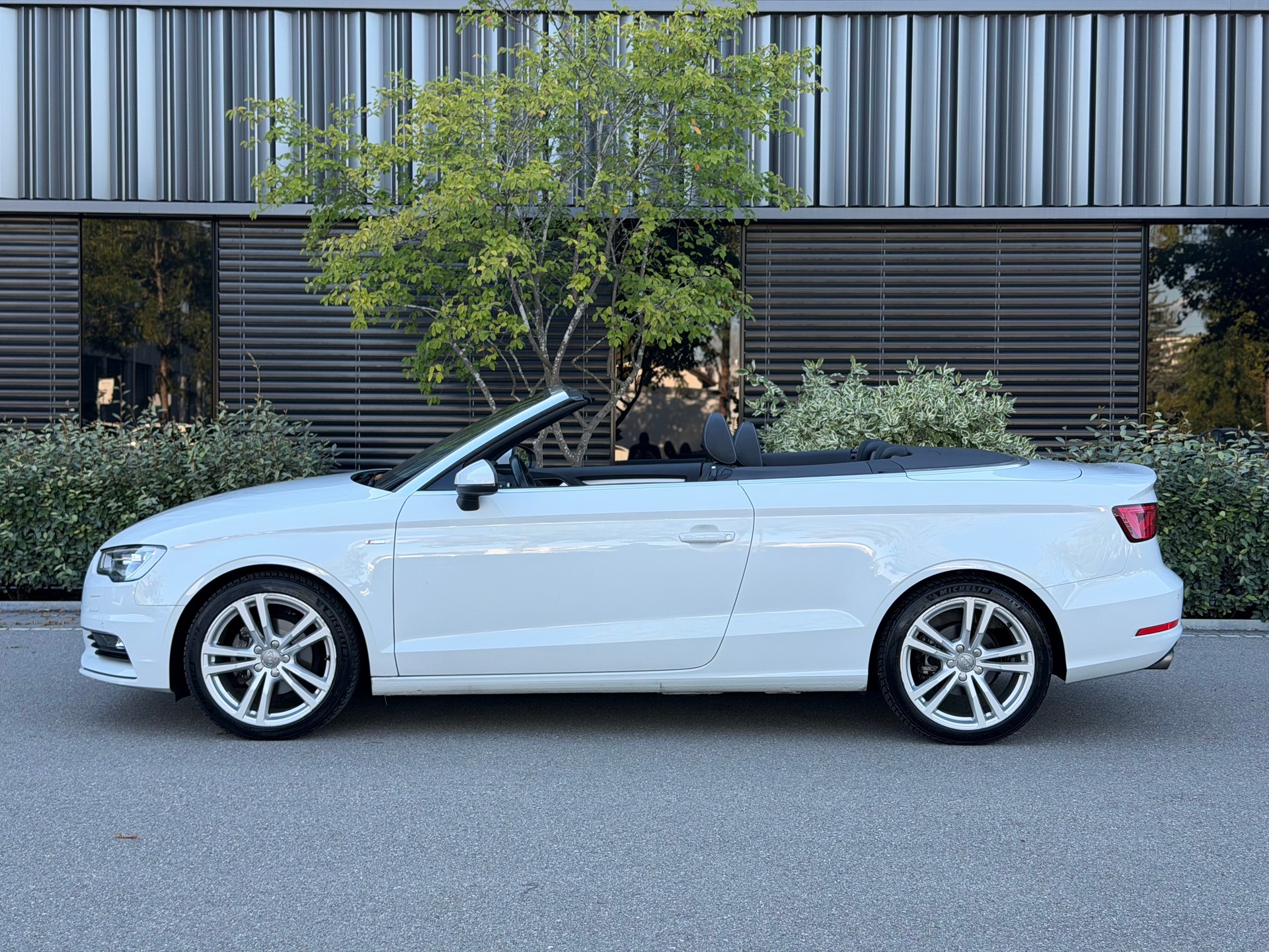 AUDI A3 Cabriolet 1.4 TFSI Ambition S-tronic-image-1
