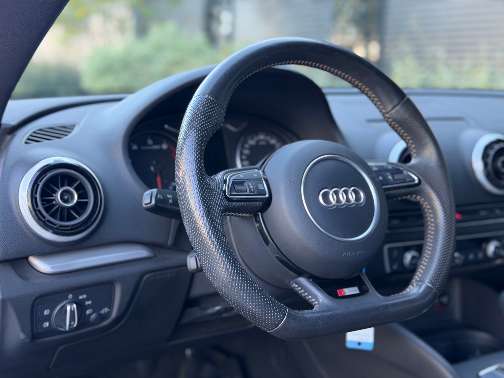 AUDI A3 Cabriolet 1.4 TFSI Ambition S-tronic-image-15