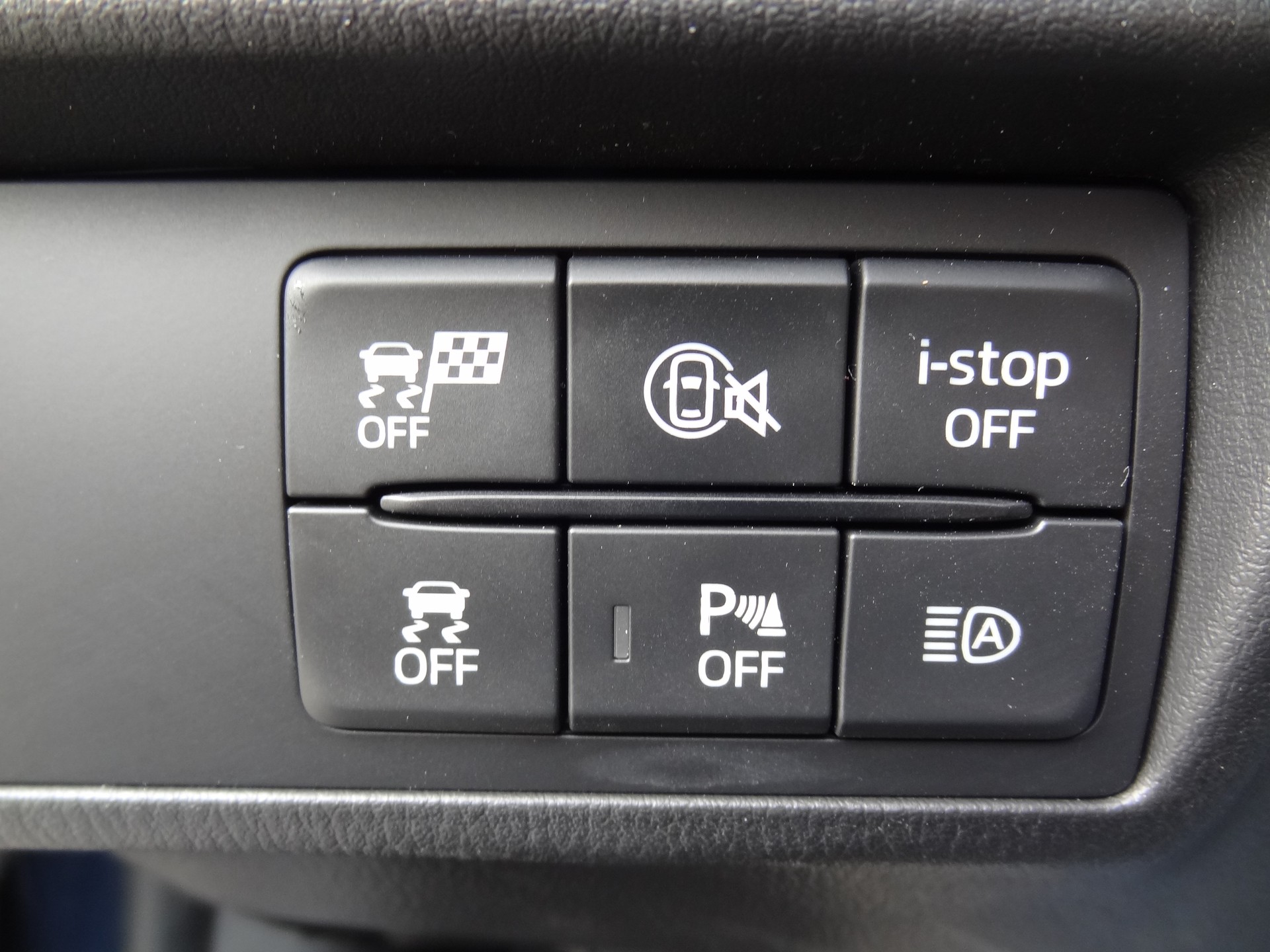 MAZDA MX-5 Skyactiv-G 132 Exclusive-line-image-10